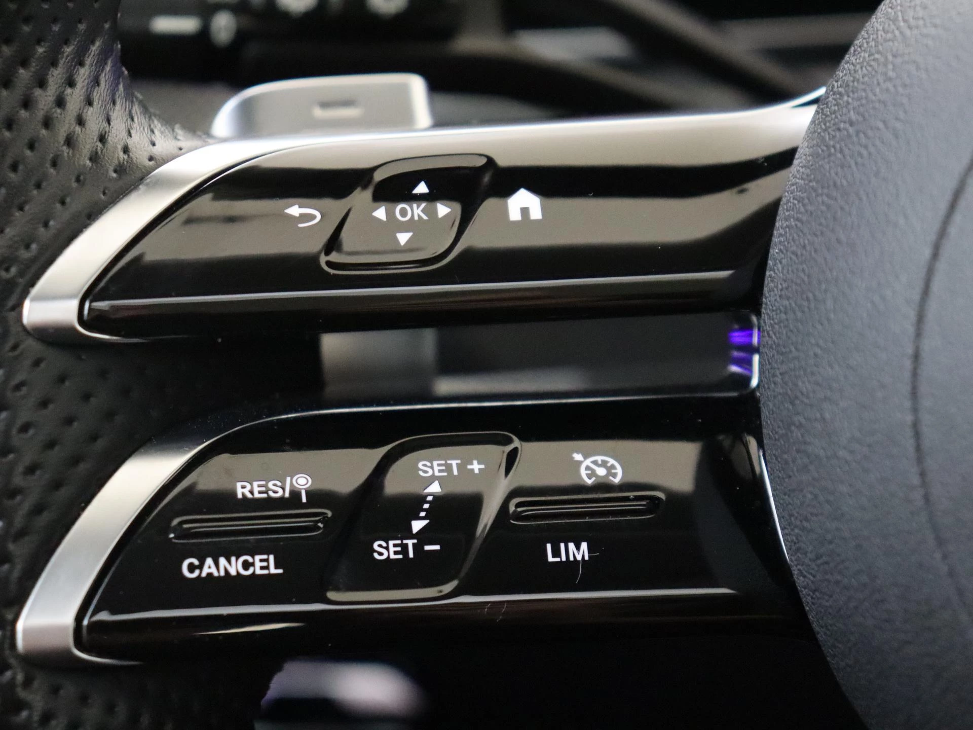 Mercedes-Benz-C-Klasse-image-12