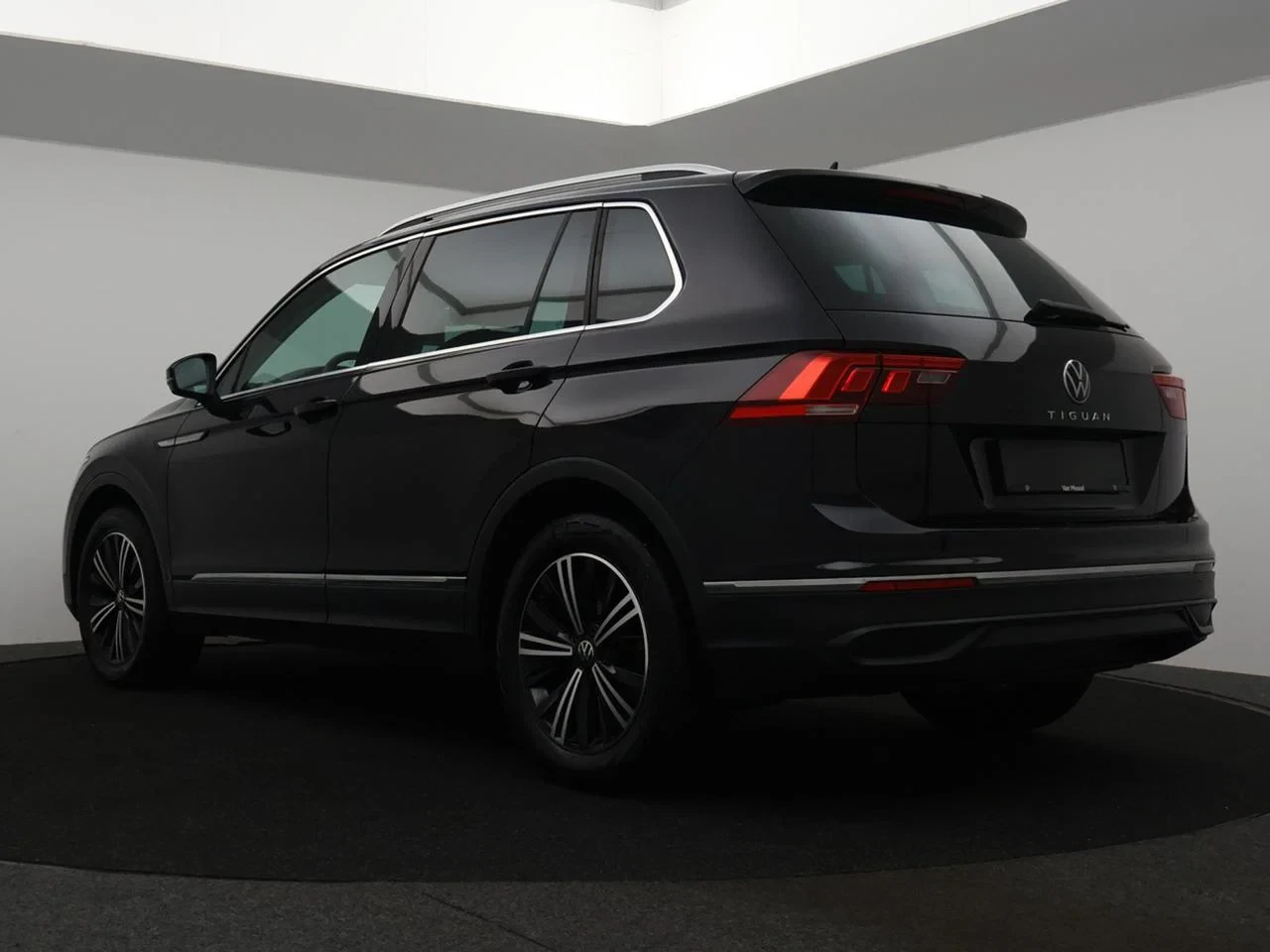 Volkswagen-Tiguan-image-5