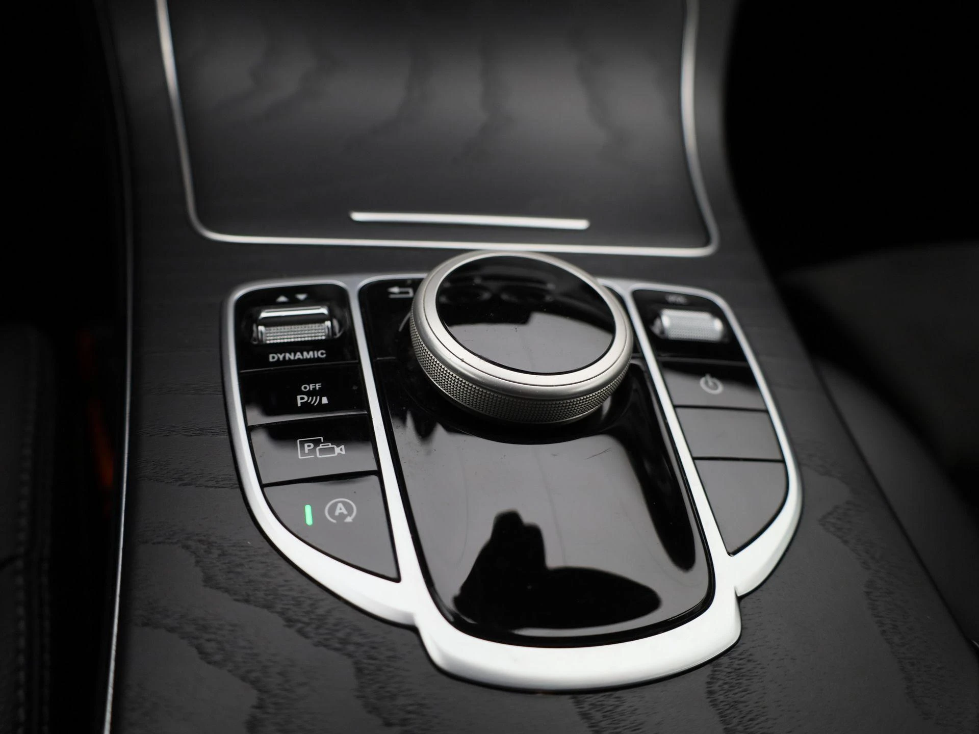 Mercedes-Benz-C-Klasse-image-19
