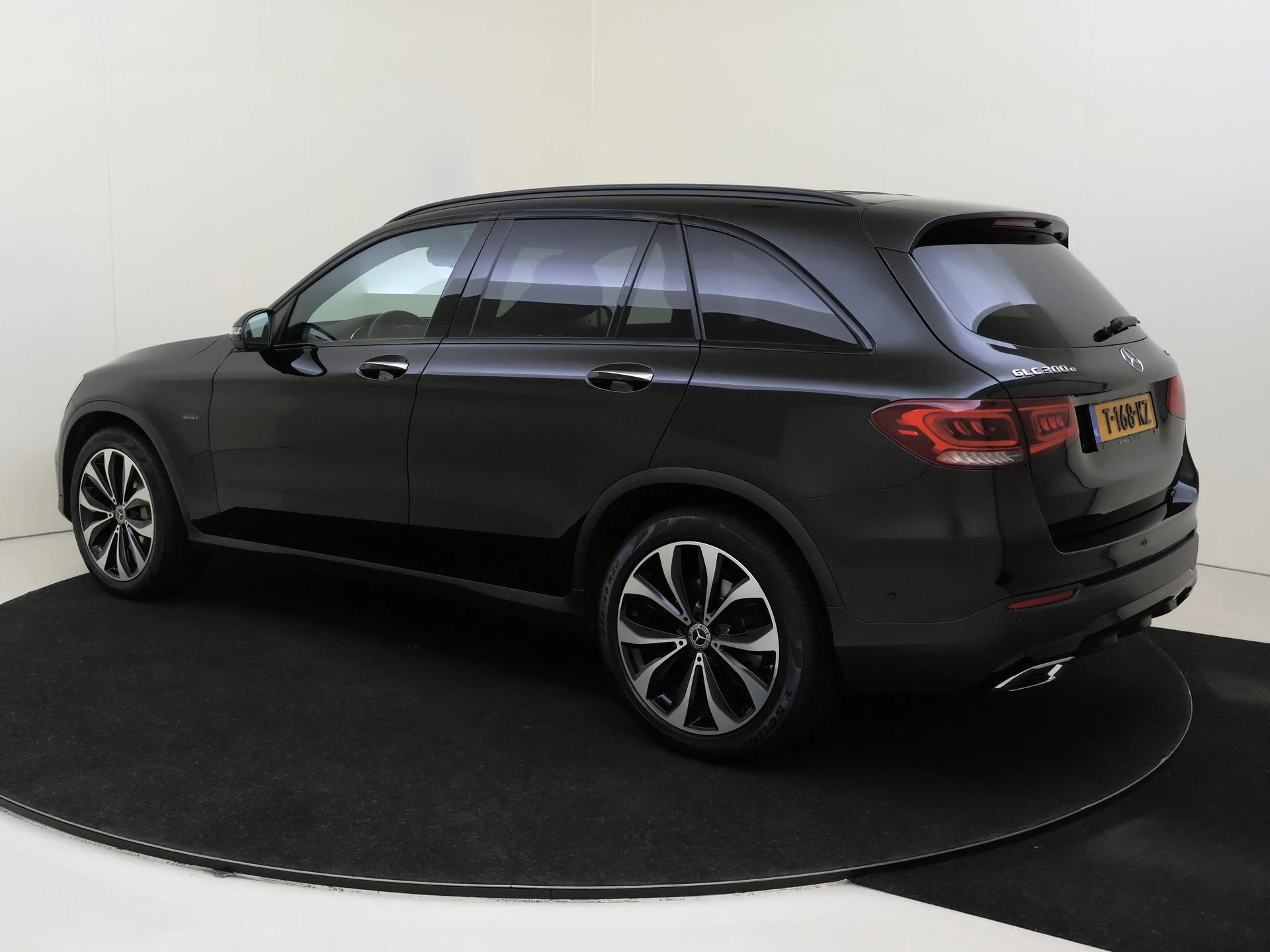 Mercedes-Benz-GLC-image-2