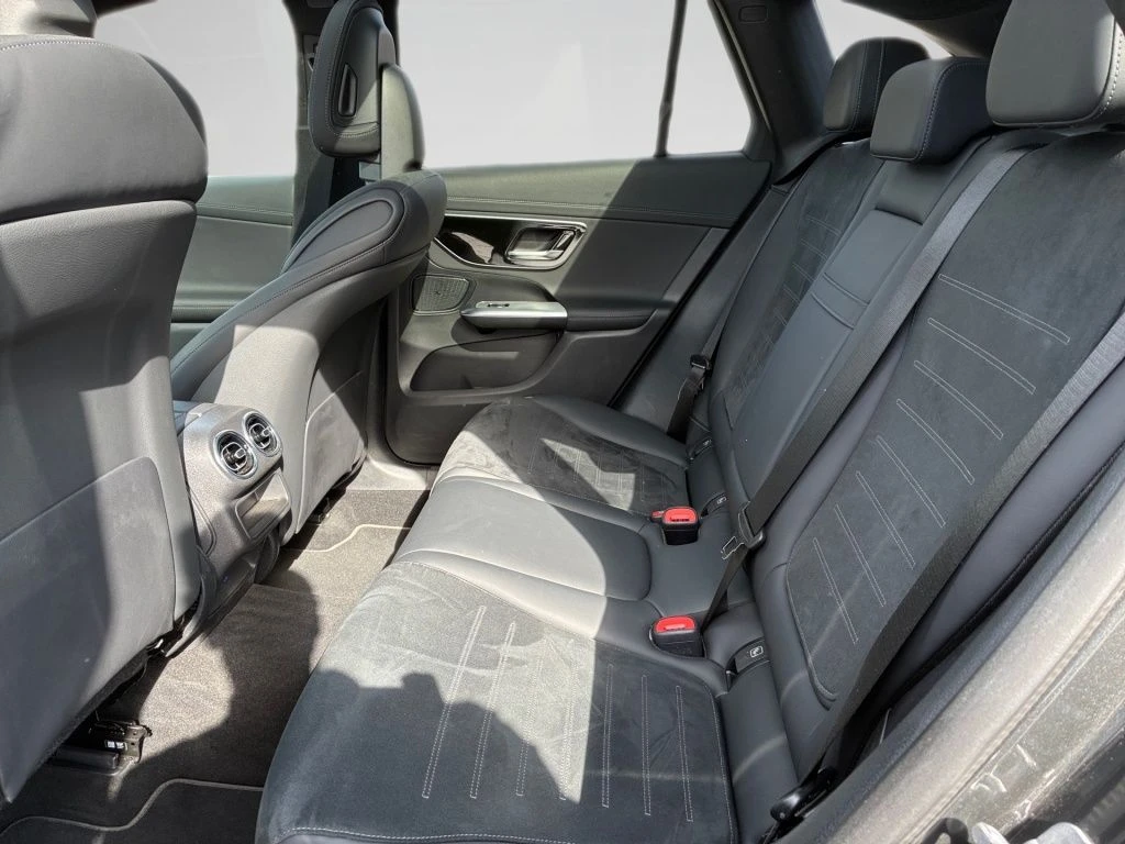 Mercedes-Benz-GLC 220 d-image-9
