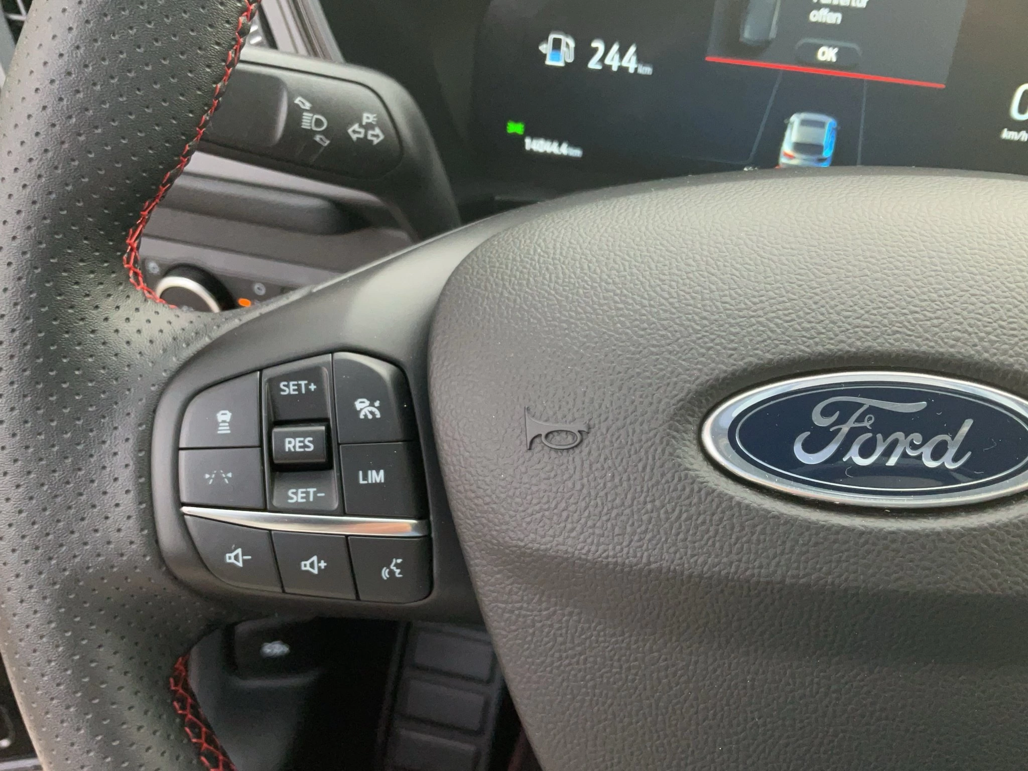 Ford Kuga ST-Line X Aut.*PANO*AHK*360GRAD*LED-MATRIX*NAVI*GRA*WINTER-PKT.