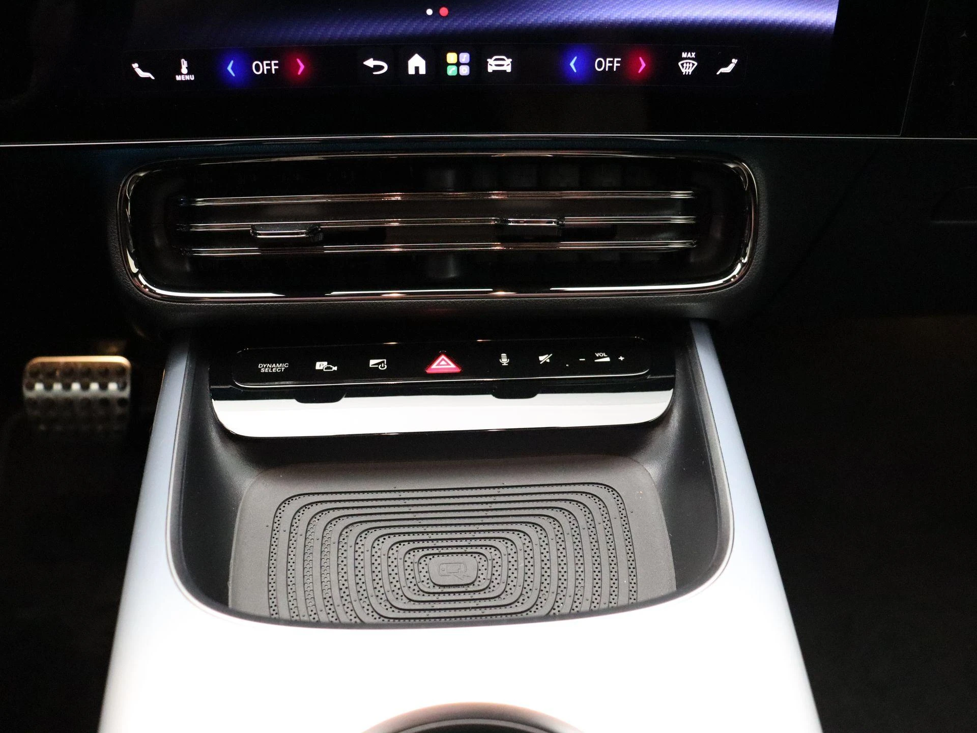 Mercedes-Benz-CLA-image-18