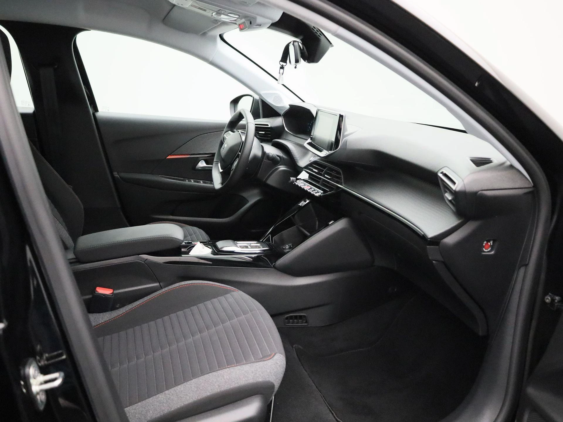 Peugeot-e-208-image-29