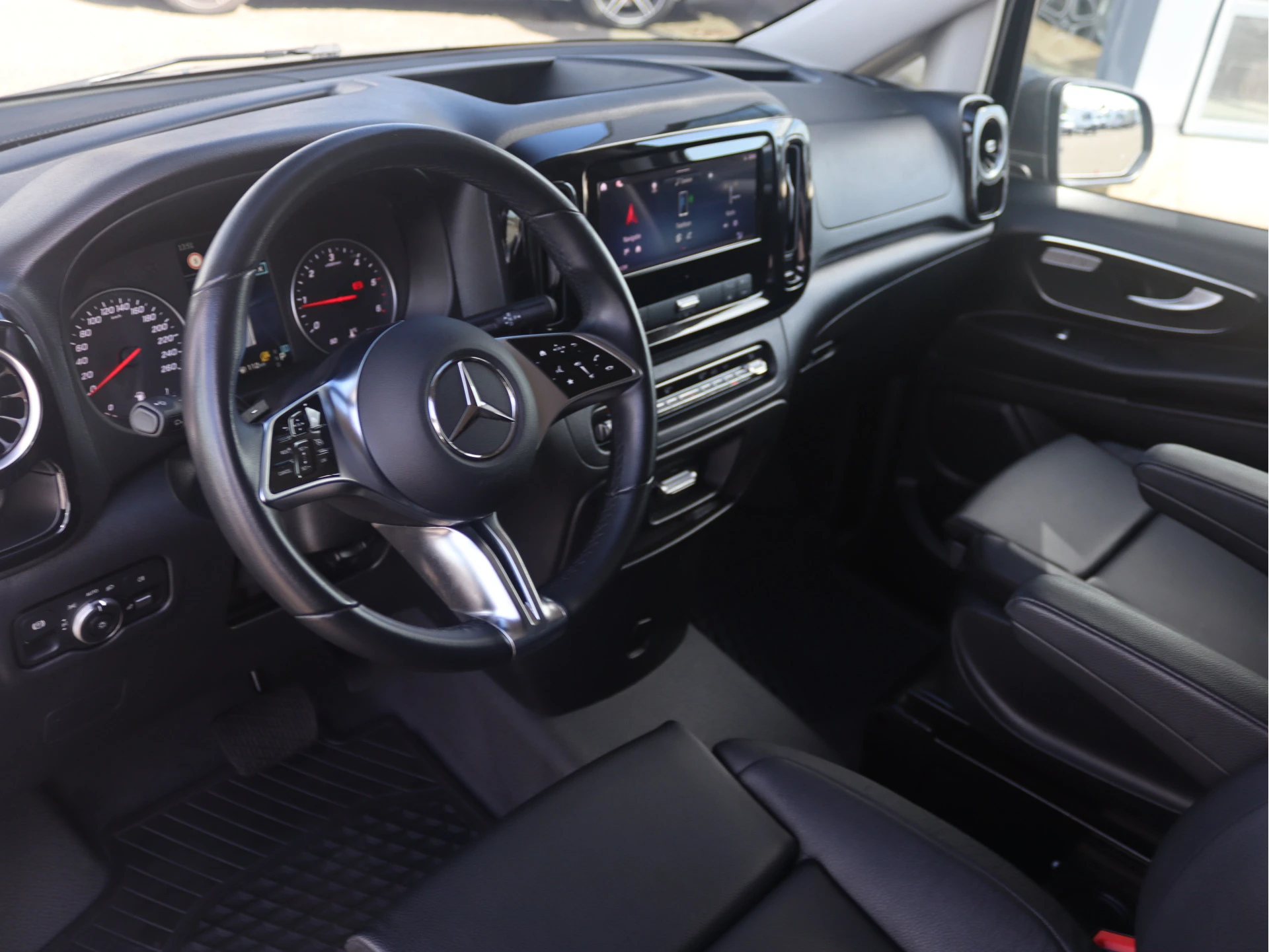 Mercedes-Benz-Vito-image-3
