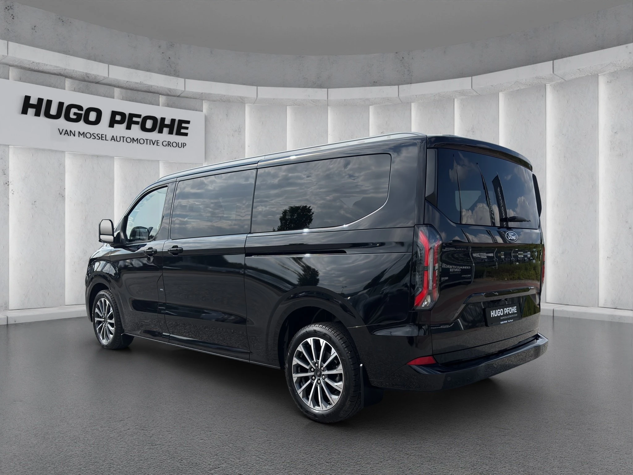 Ford-Tourneo Custom-image-2