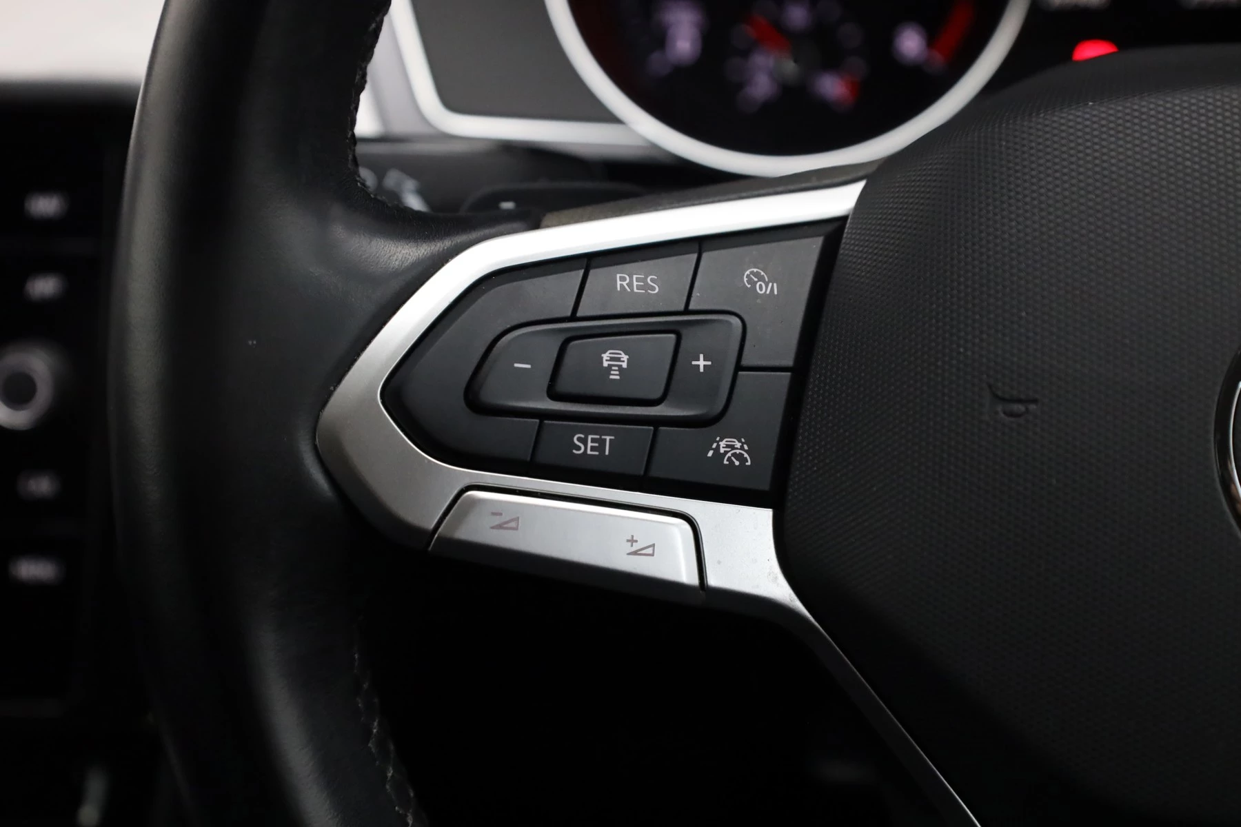 Volkswagen-Passat-image-27