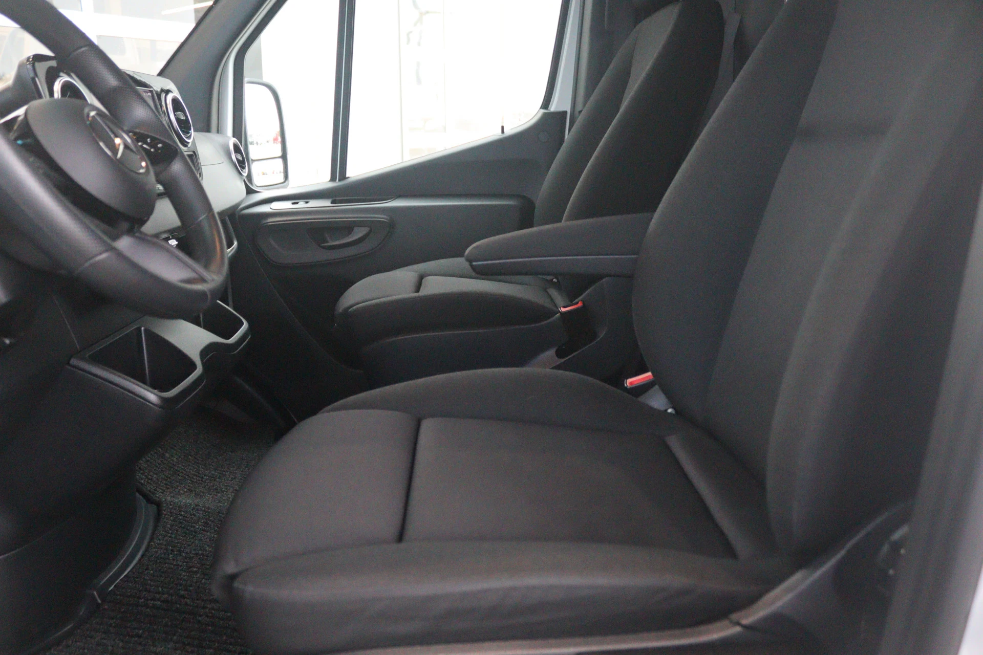 Mercedes-Benz-eSprinter-image-3