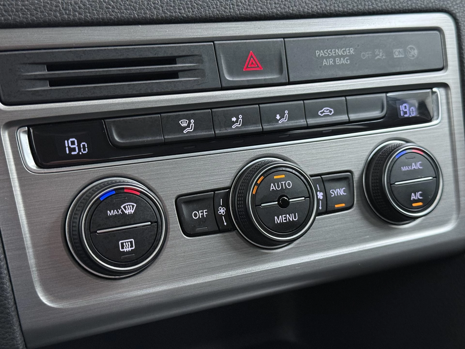 Volkswagen-Golf Sportsvan-image-23