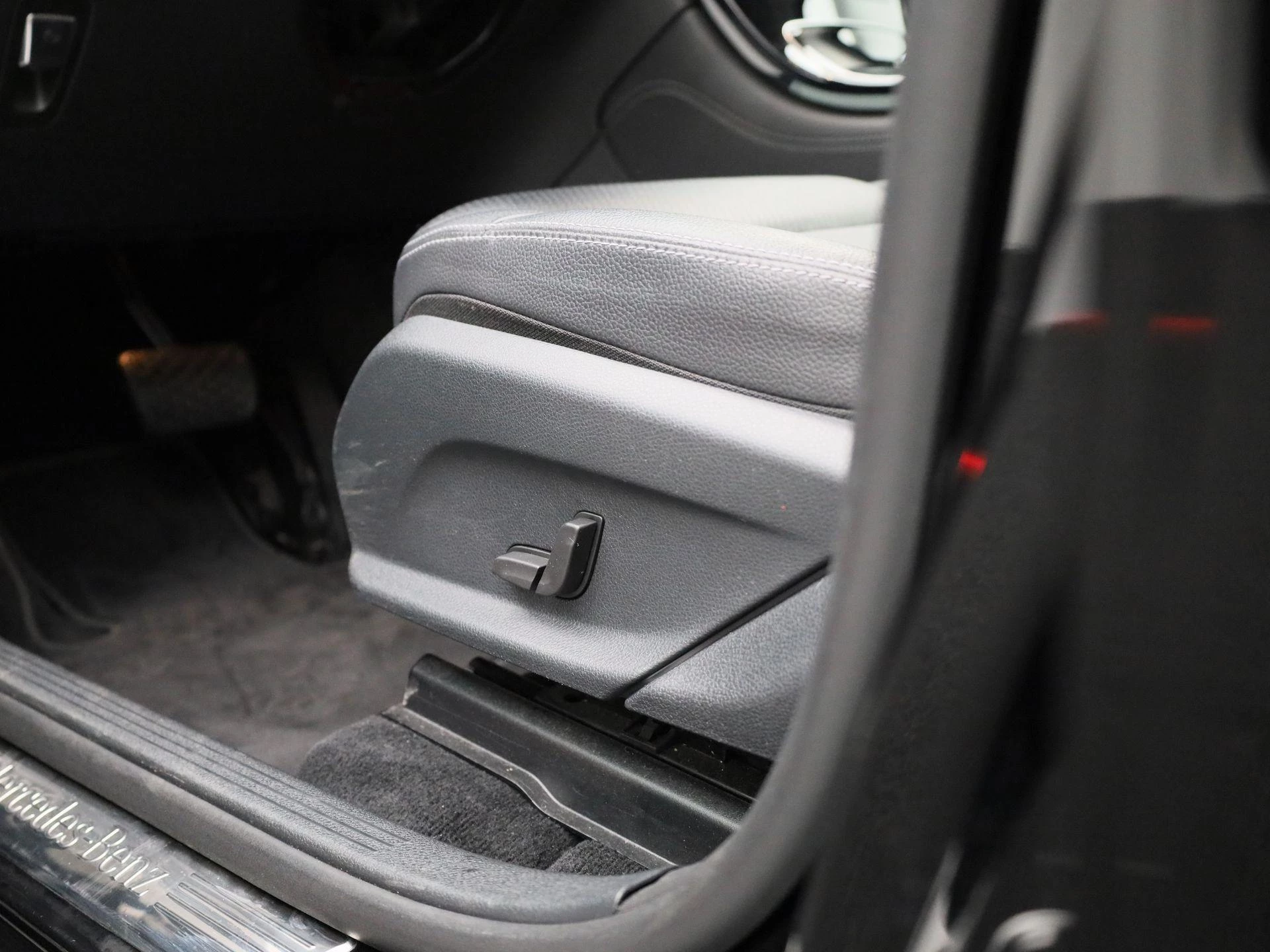 Mercedes-Benz-GLC-image-31