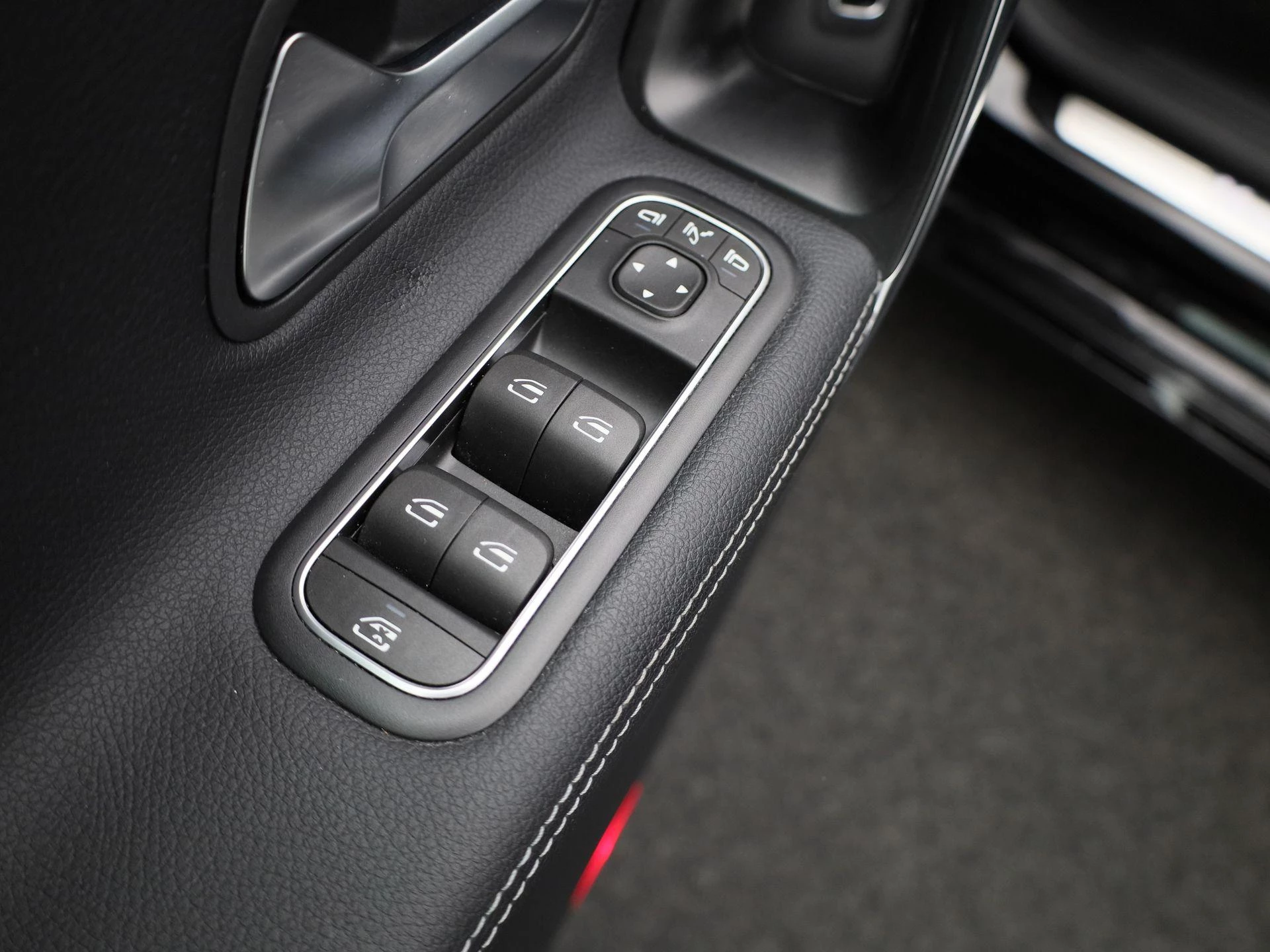 Mercedes-Benz-CLA-image-25