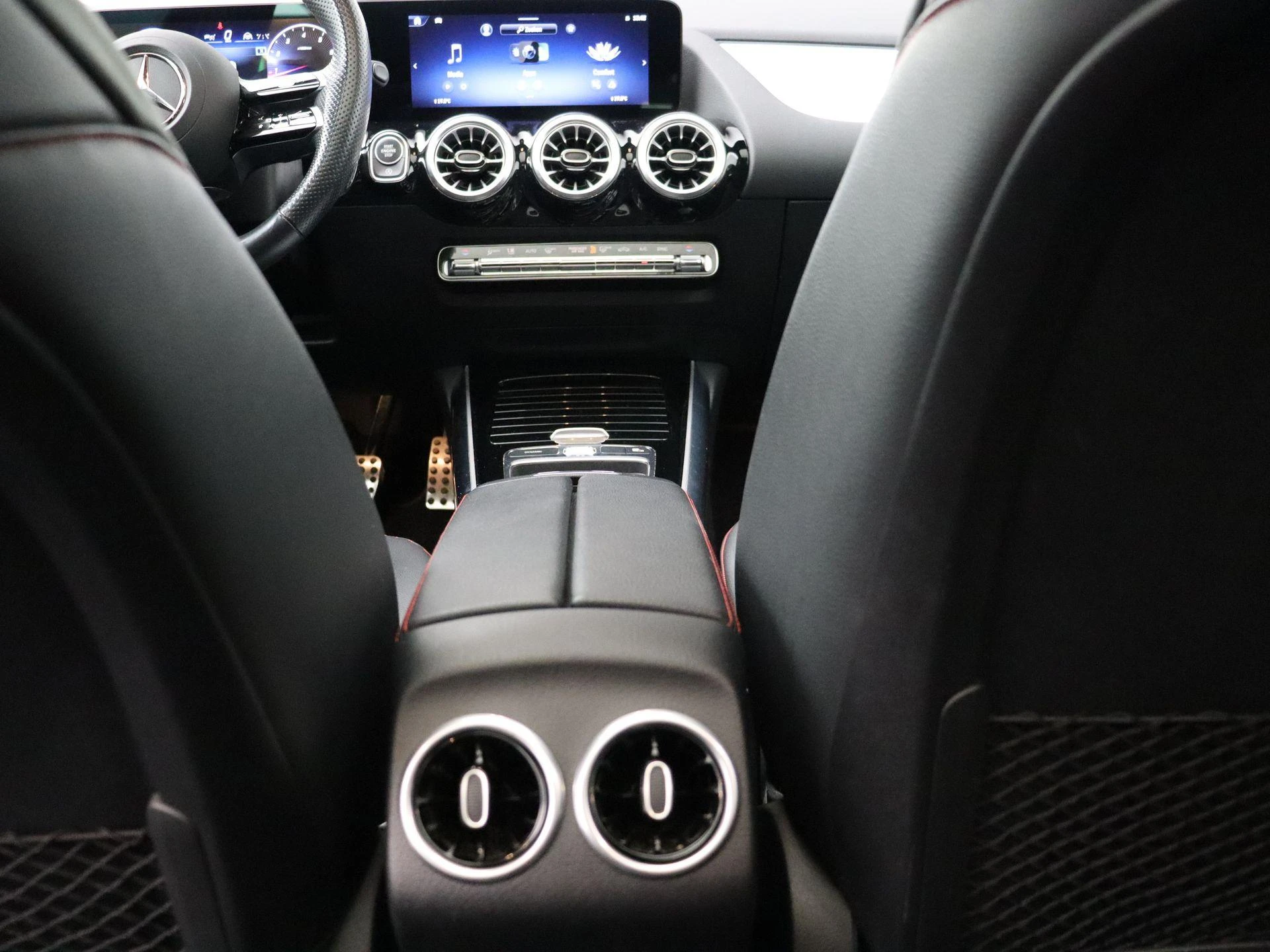Mercedes-Benz-B-Klasse-image-23