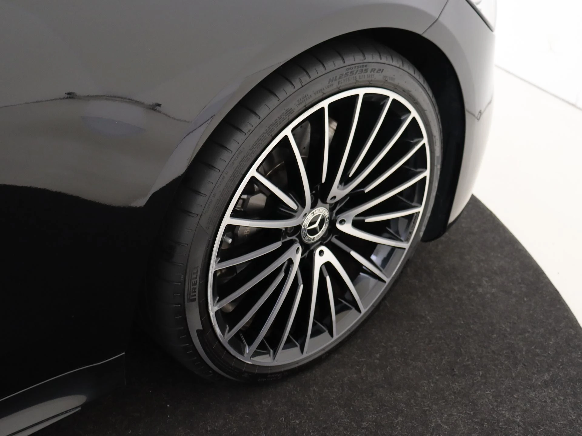 Mercedes-Benz-S-Klasse-image-30