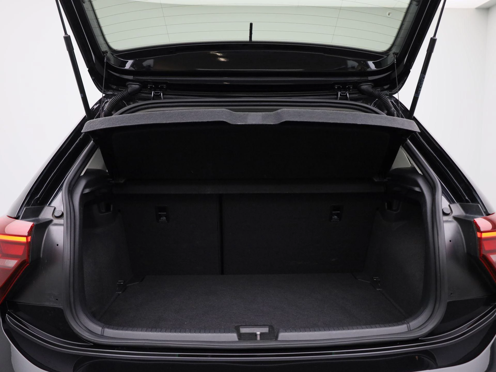 Volkswagen-Polo-image-13