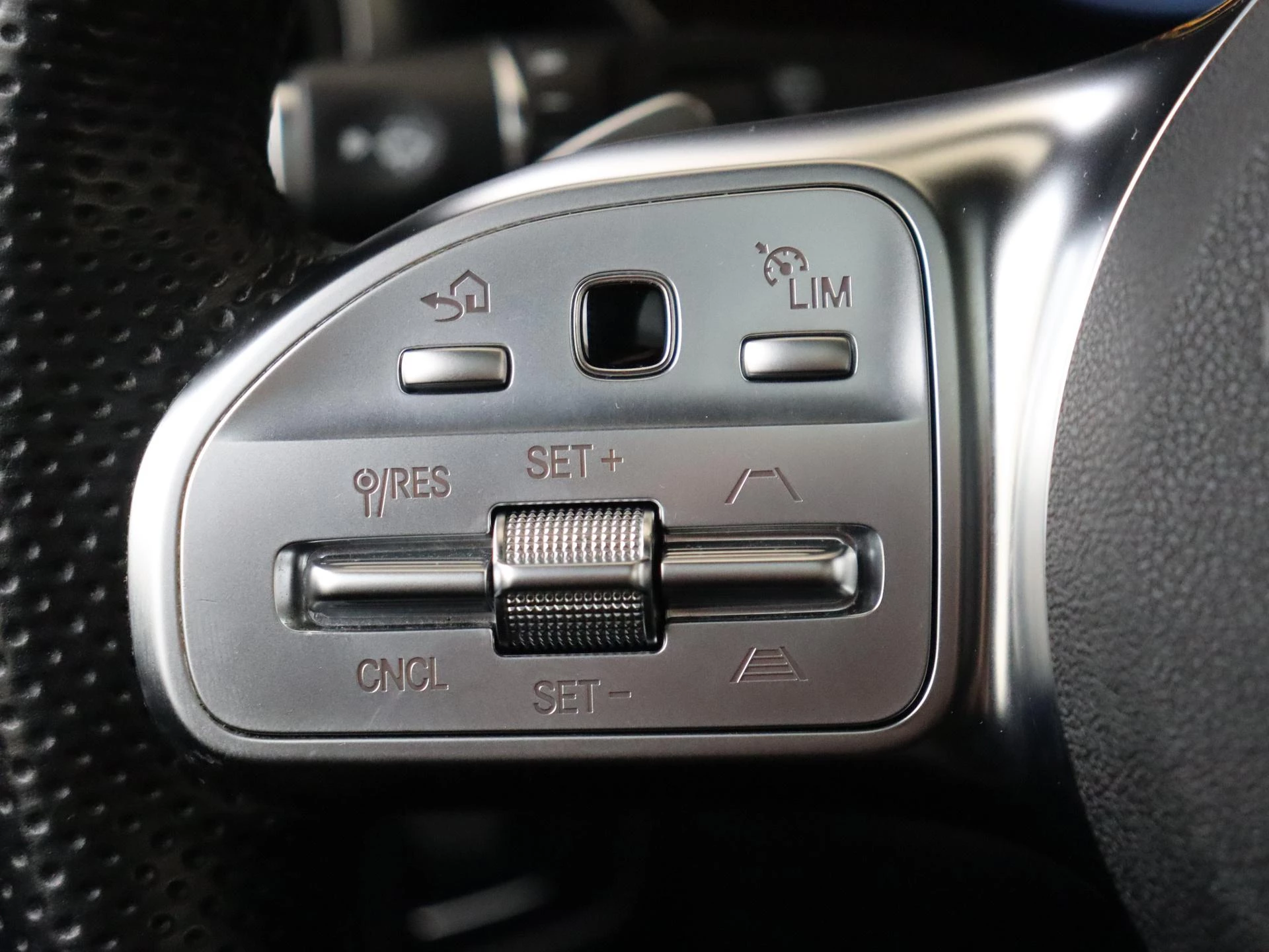 Mercedes-Benz-GLC-image-12