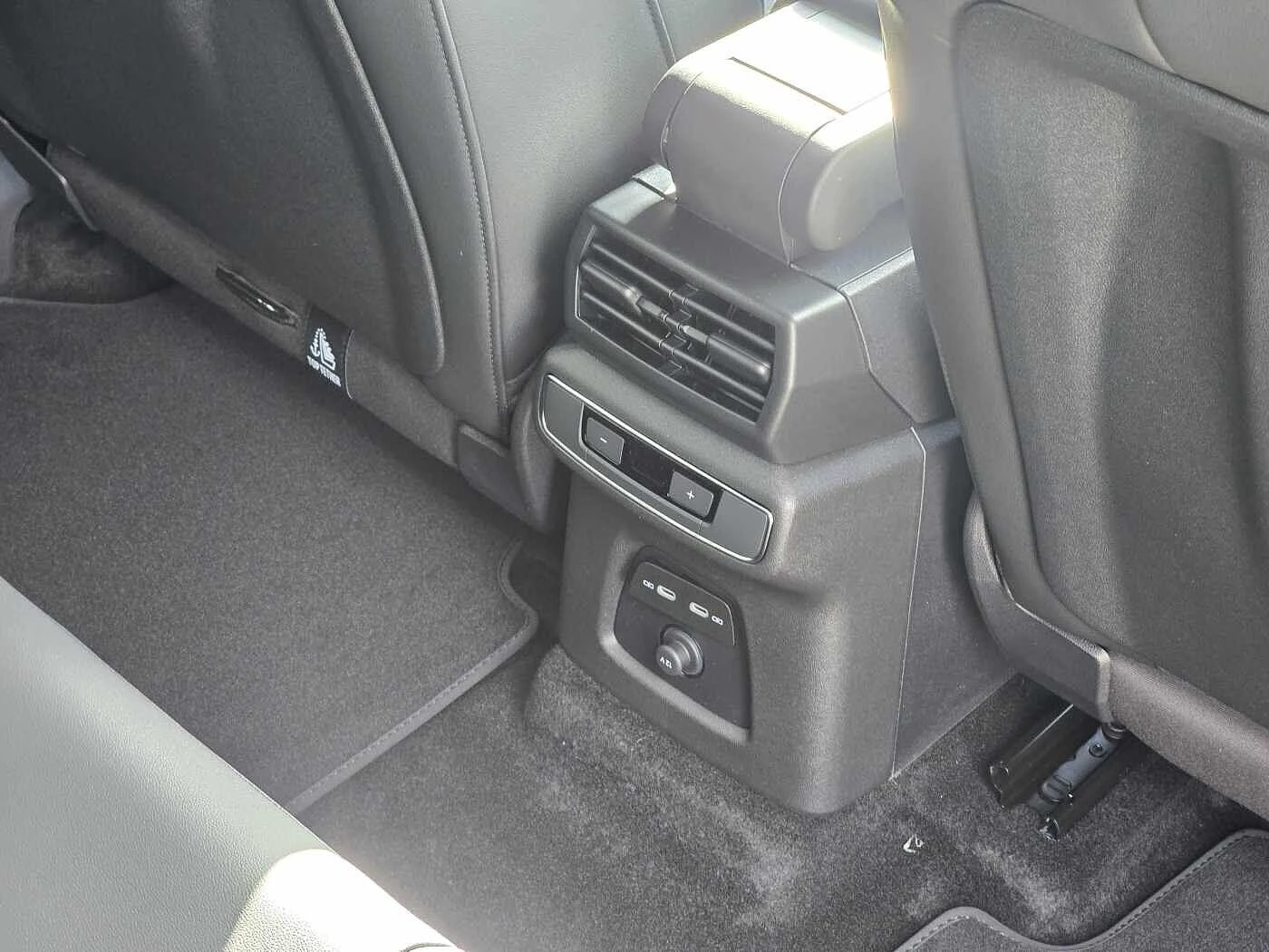 Audi-Q4 e-tron-image-17