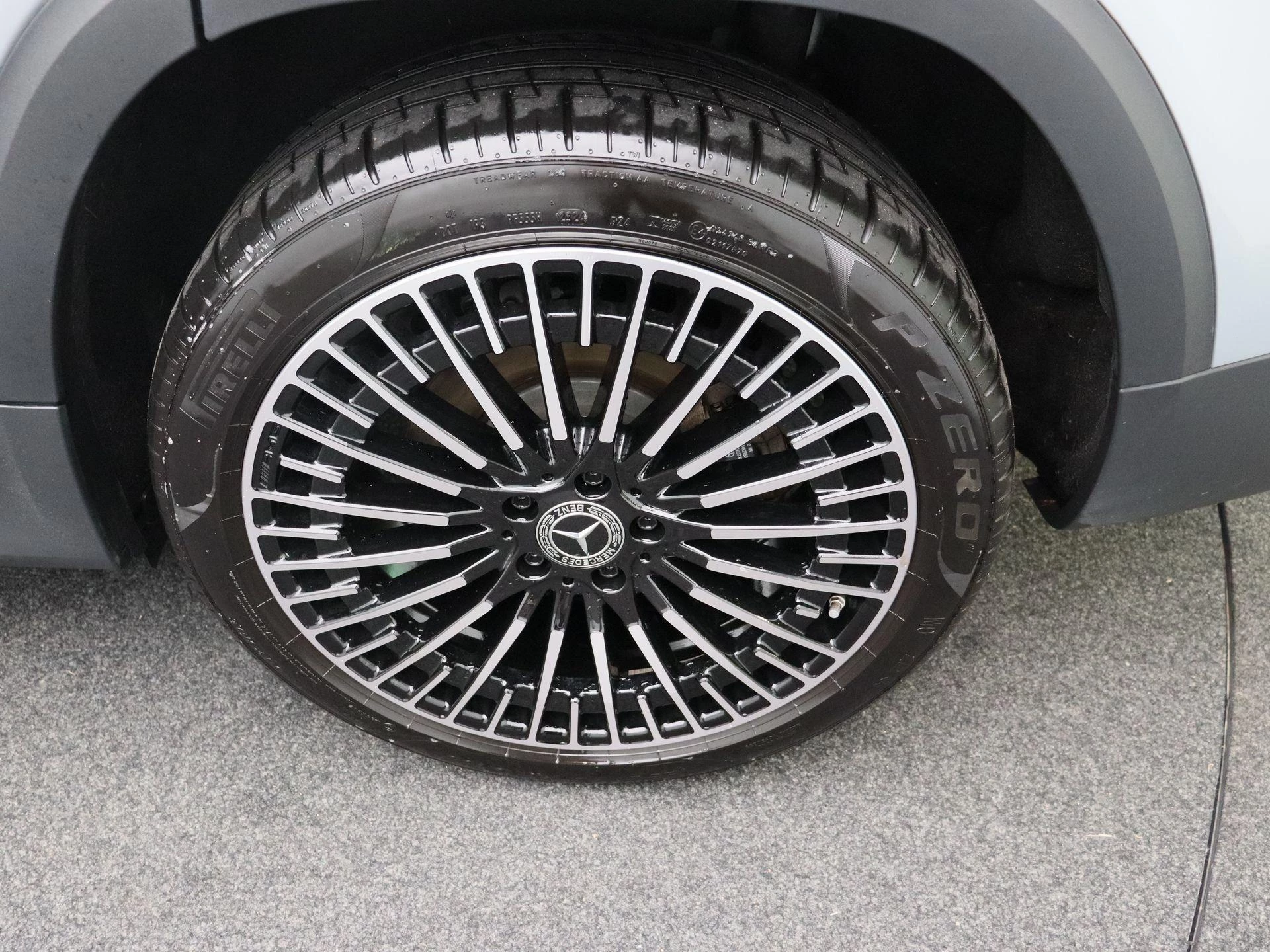 Mercedes-Benz-EQB-image-6