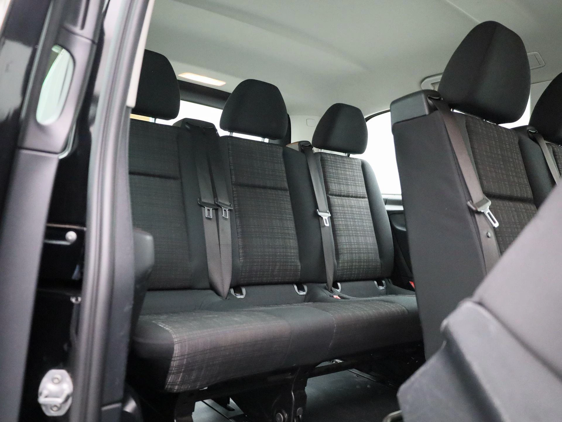 Mercedes-Benz-Vito-image-13
