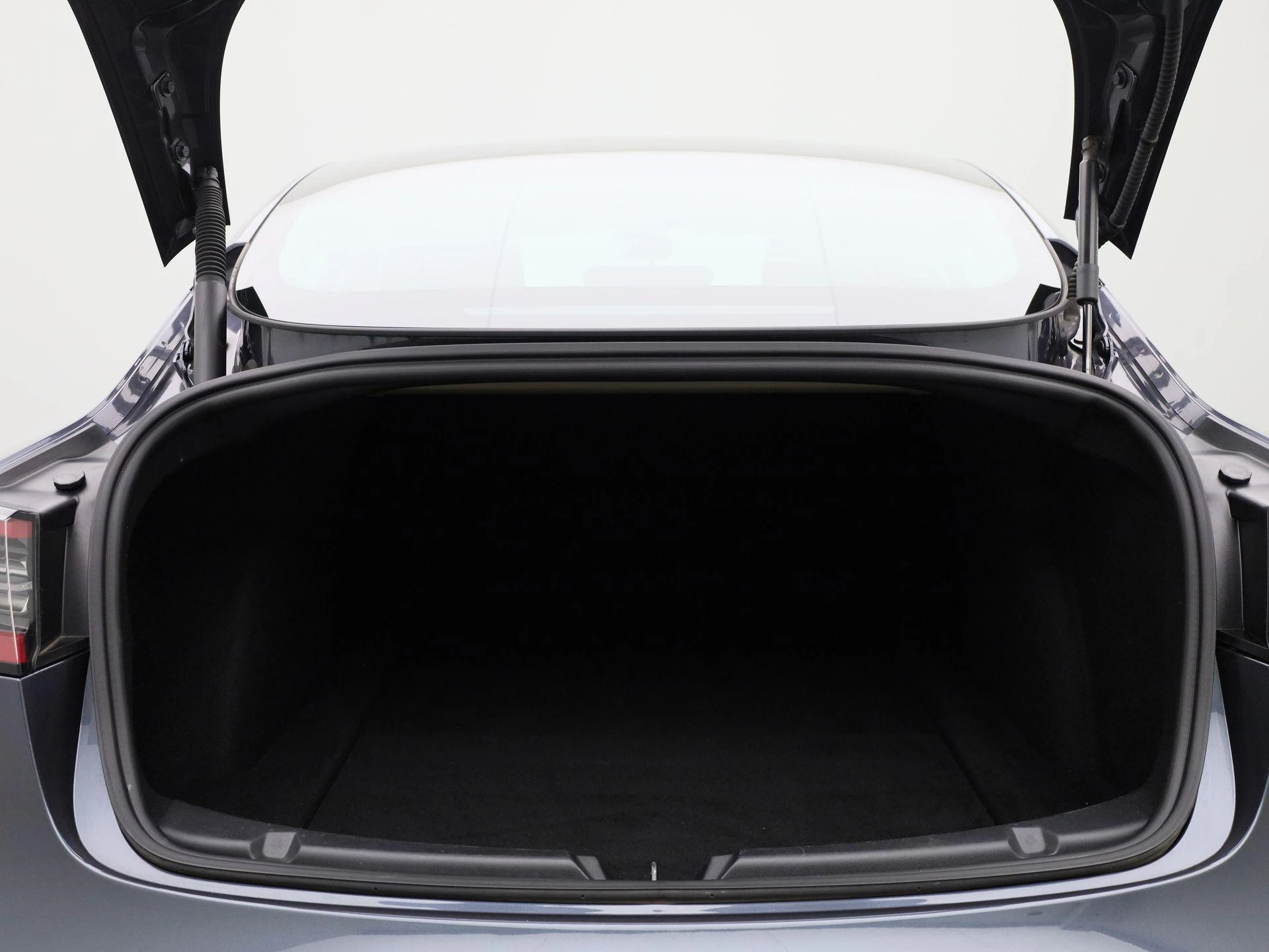 Tesla-Model 3-image-11
