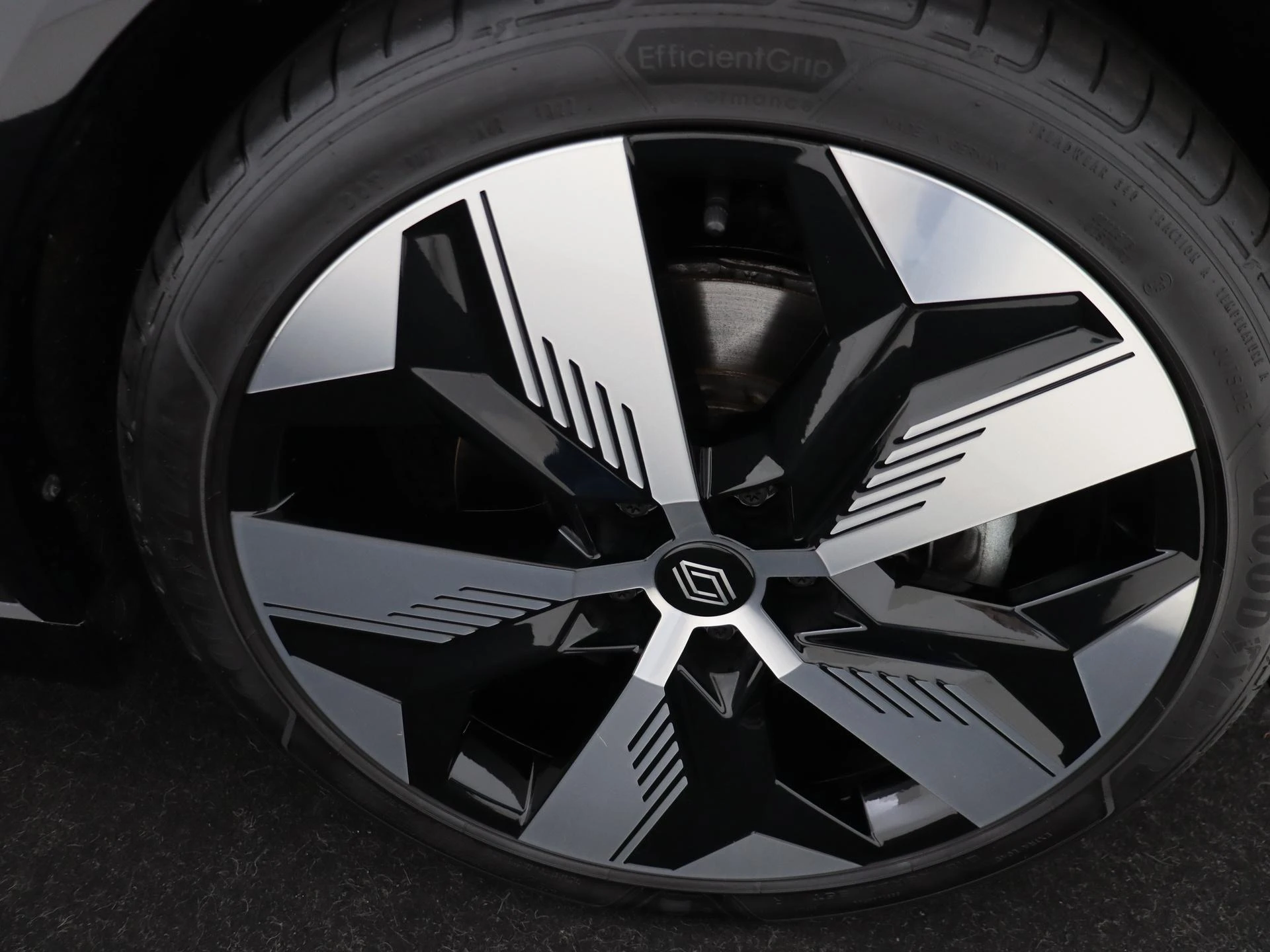 Renault-Megane E-Tech-image-9