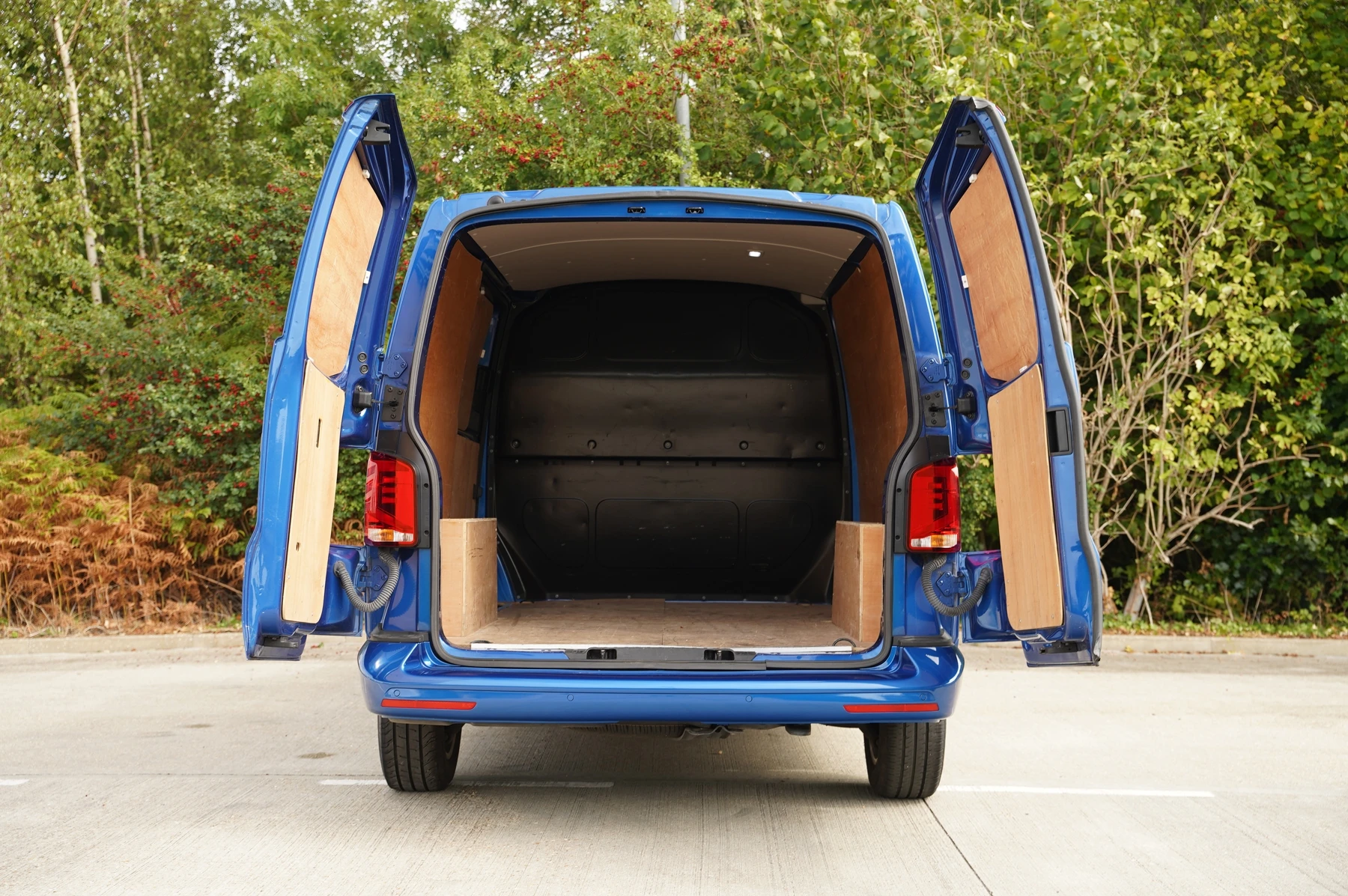 Volkswagen-Transporter-image-33