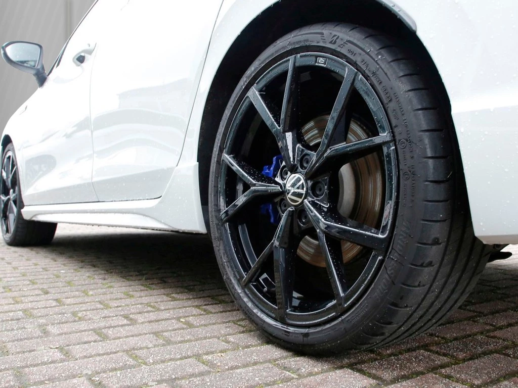 Volkswagen-Golf-image-5