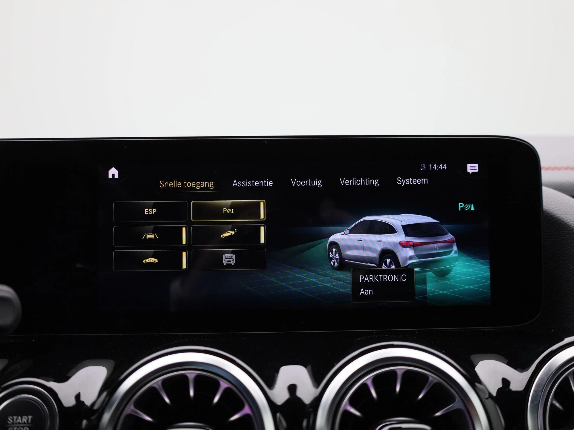 Mercedes-Benz-EQA-image-25