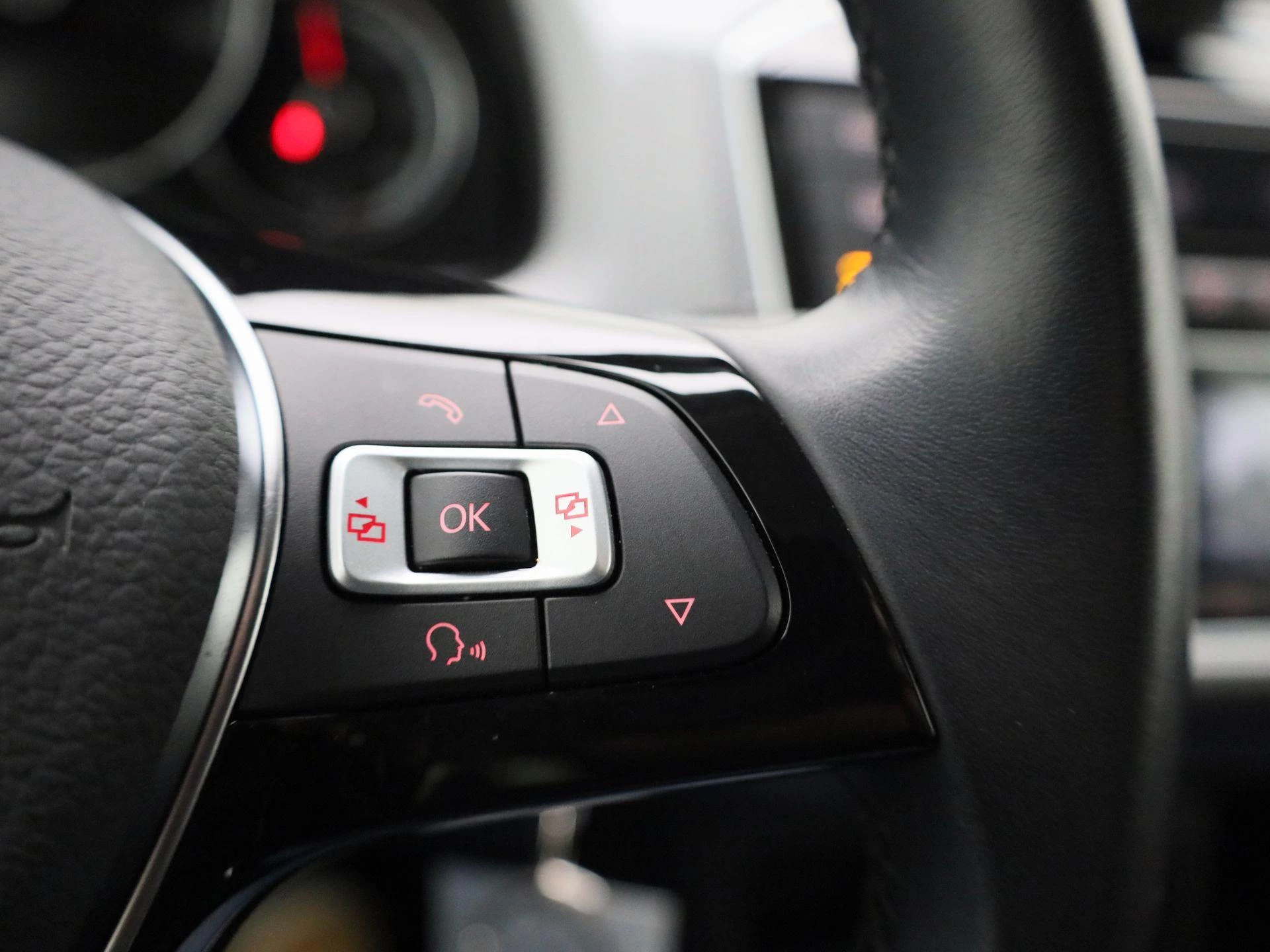 Volkswagen-e-up!-image-18