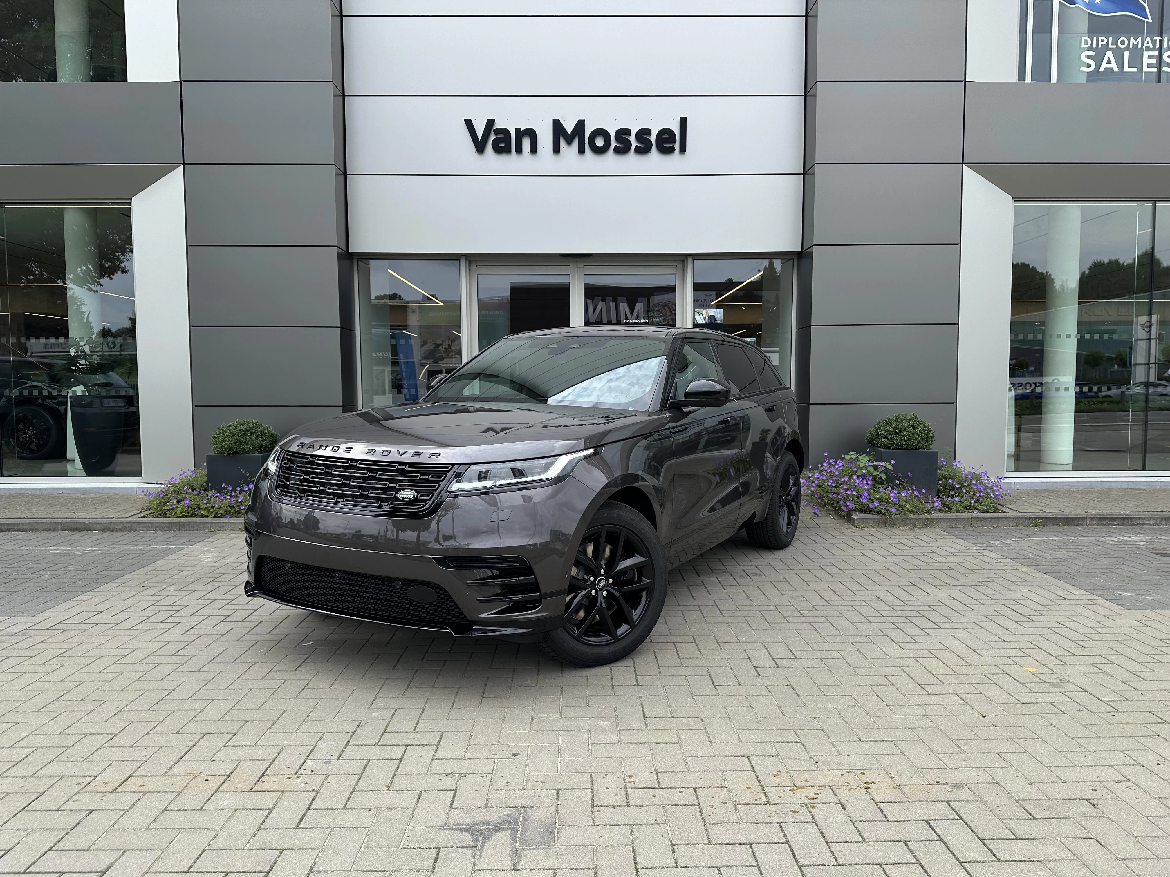 Land Rover-Range Rover Velar-image-0