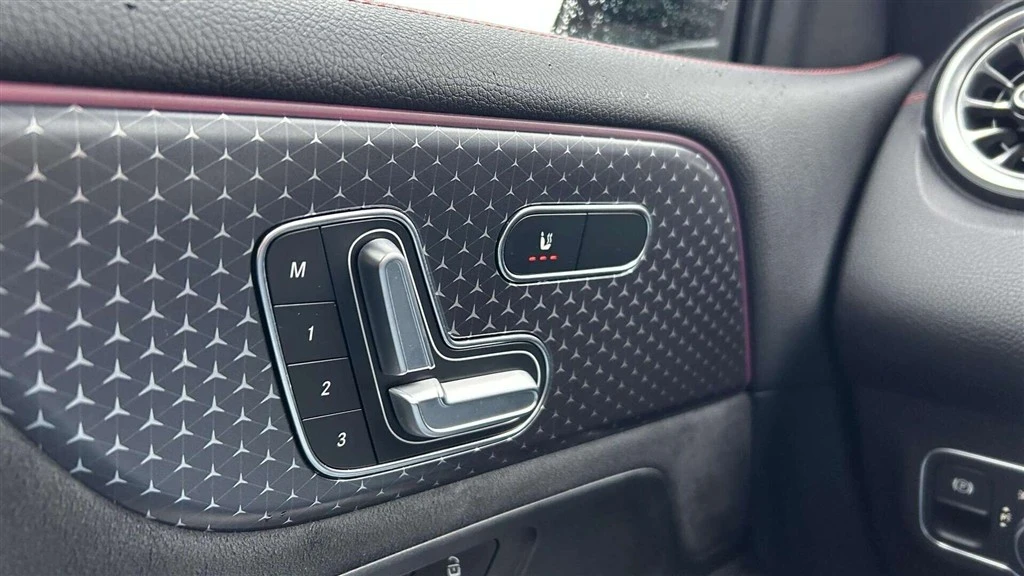 Mercedes-Benz-EQB-image-10