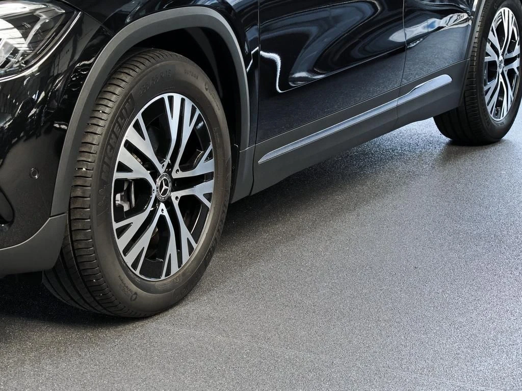 Mercedes-Benz-GLA 200-image-5