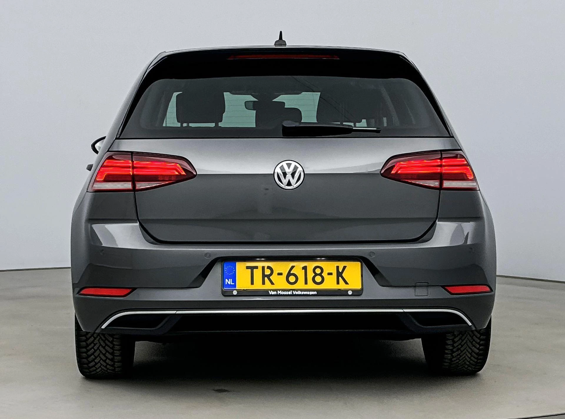 Volkswagen-e-Golf-image-1