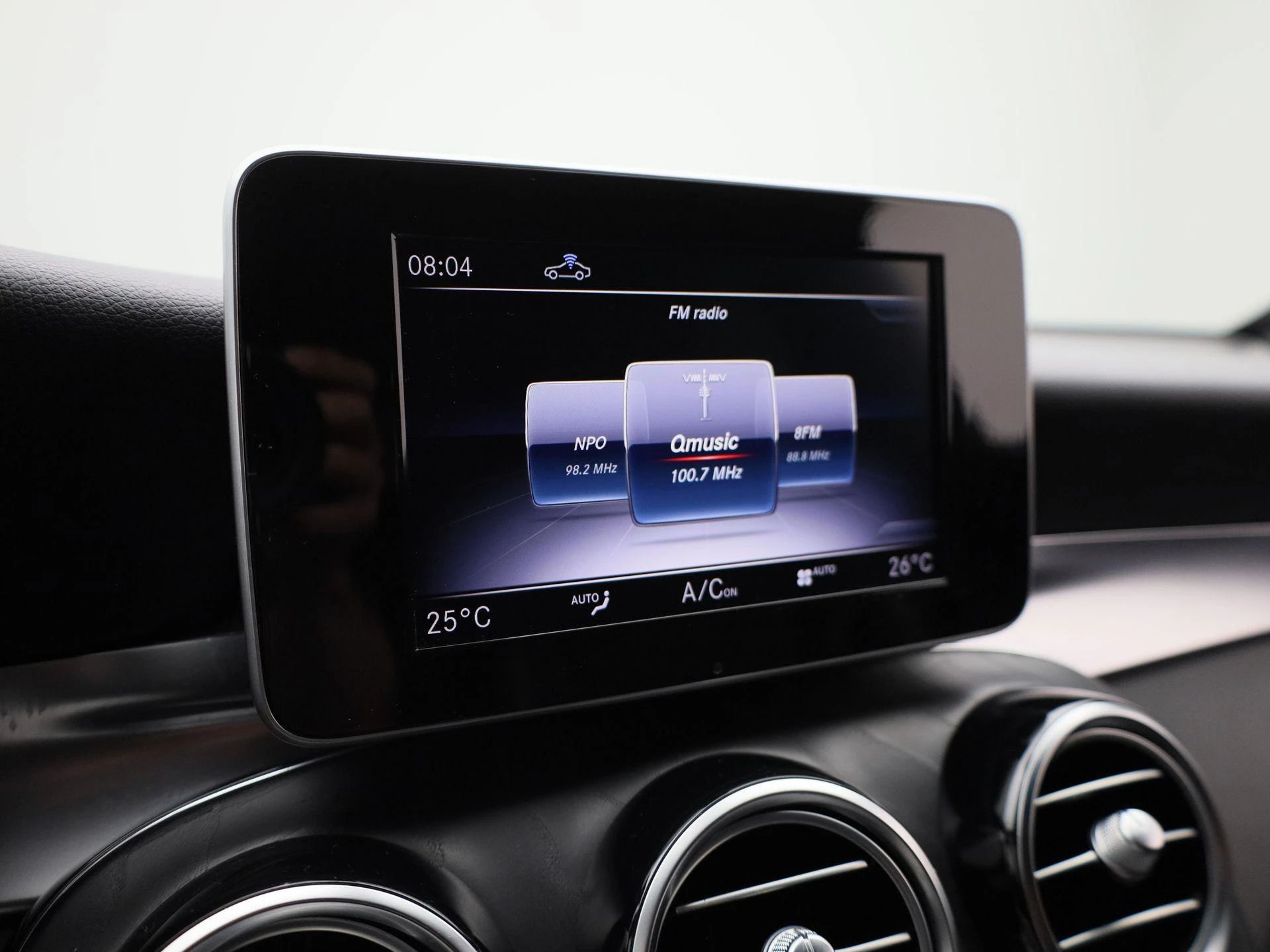 Mercedes-Benz-GLC-image-27