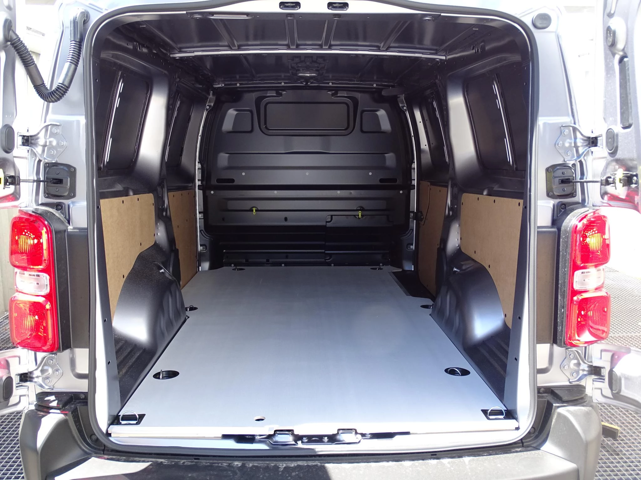 Opel Vivaro 2.2 Turbo D 180 S/S AT8 L3H1