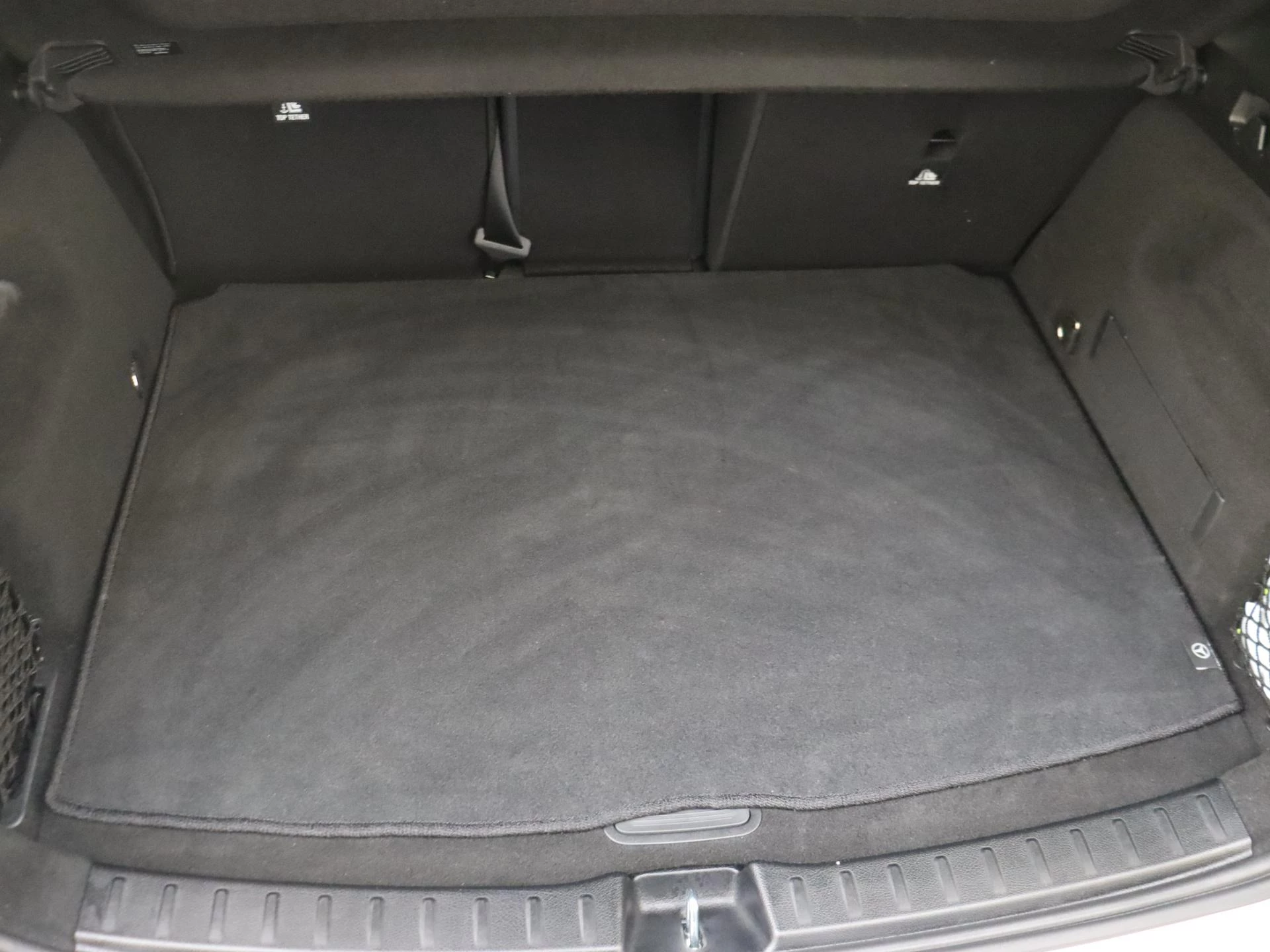 Mercedes-Benz-GLA-image-34