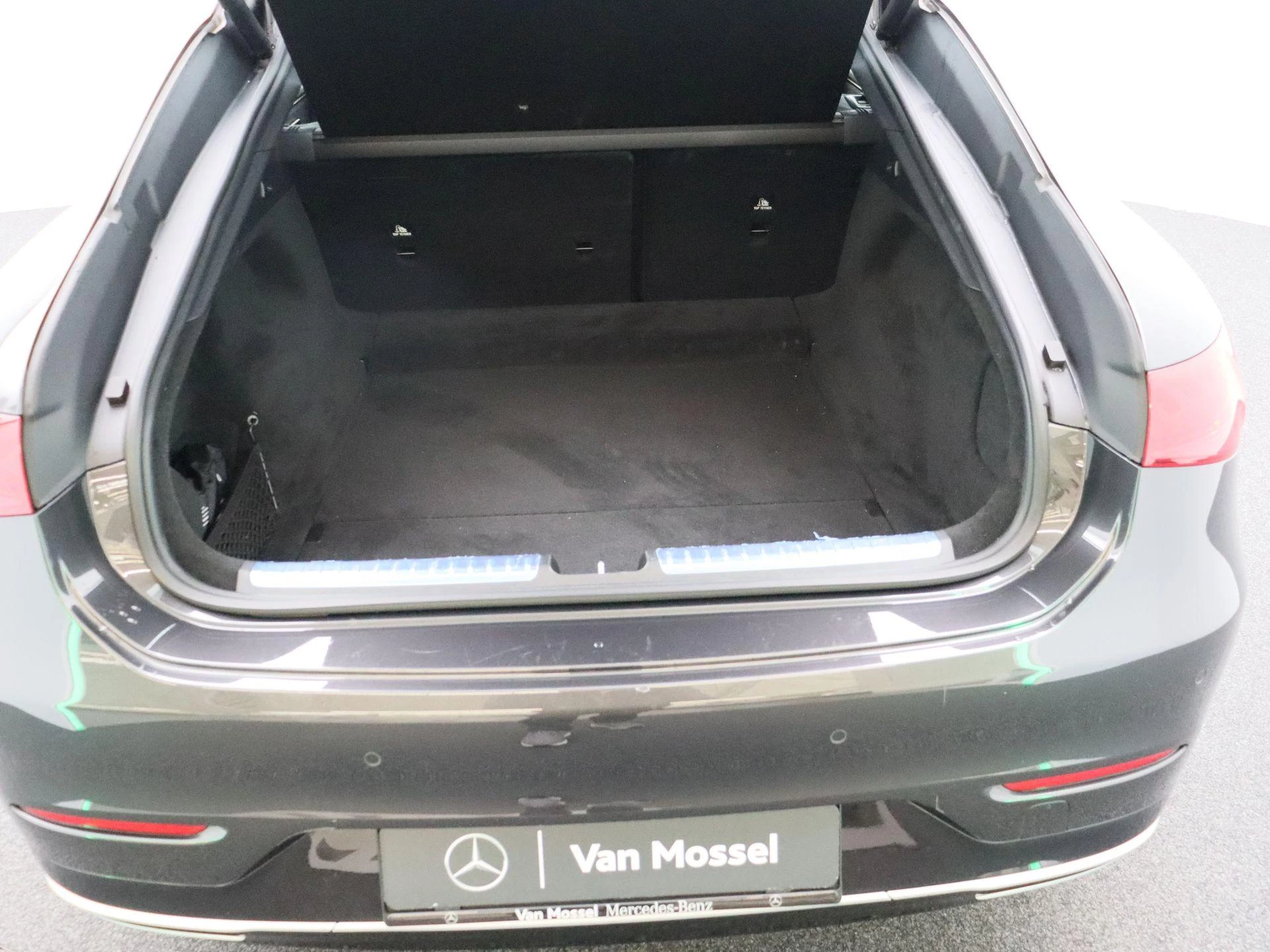 Mercedes-Benz-EQS-image-15