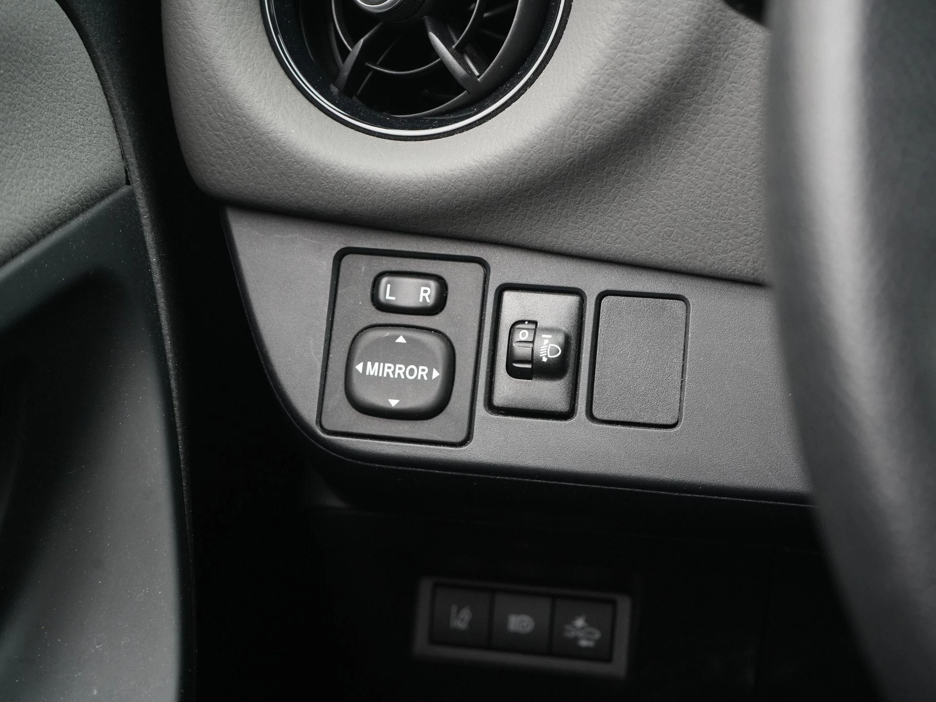 Toyota-Yaris-image-21