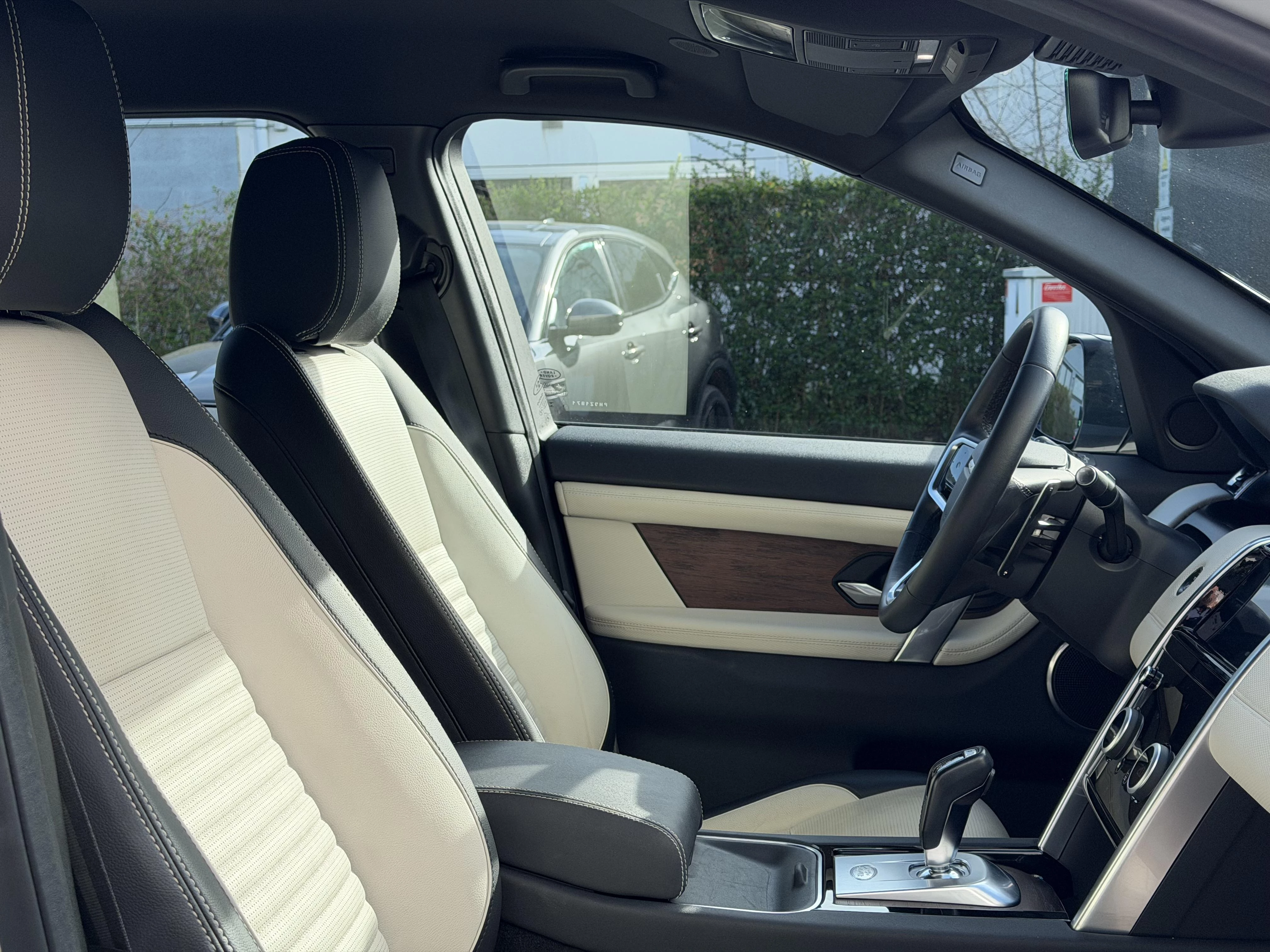 Land Rover-Discovery Sport-image-13