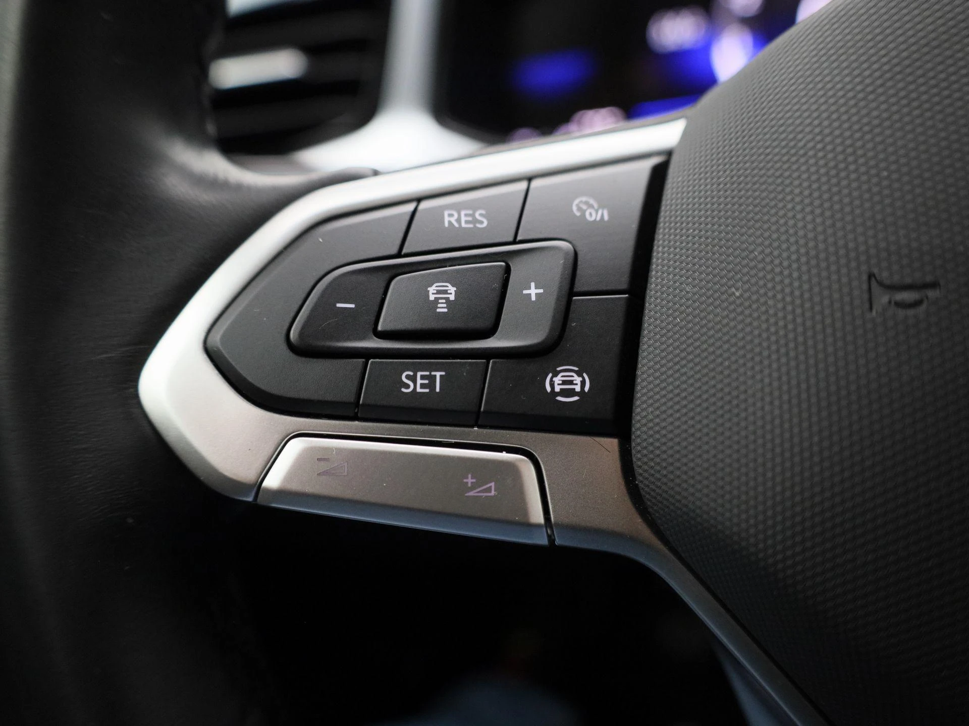 Volkswagen-T-Roc-image-16
