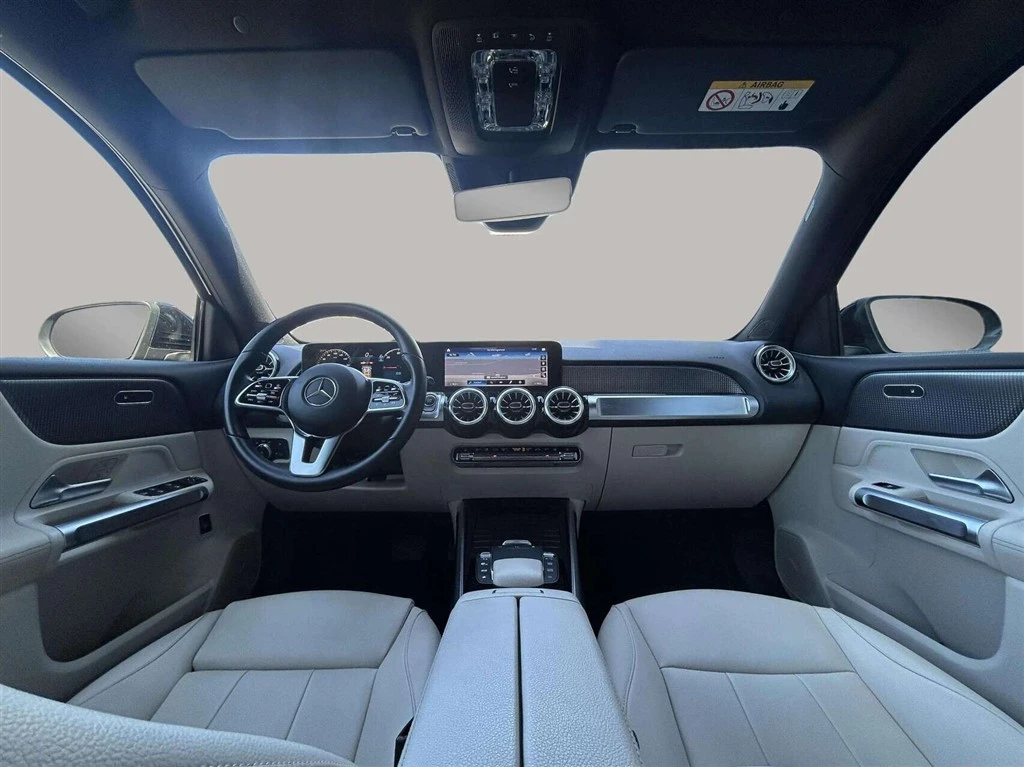 Mercedes-Benz-EQB-image-12