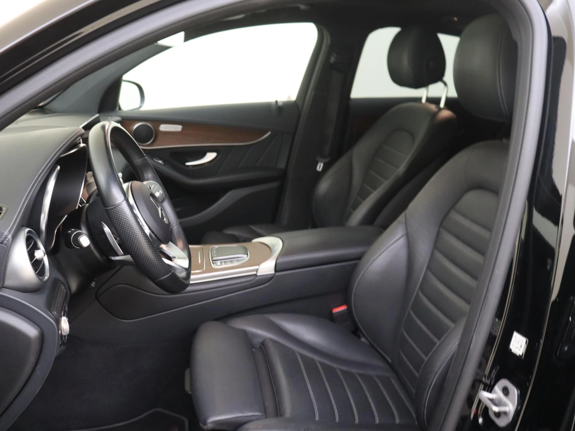 Mercedes-Benz-GLC-image-10