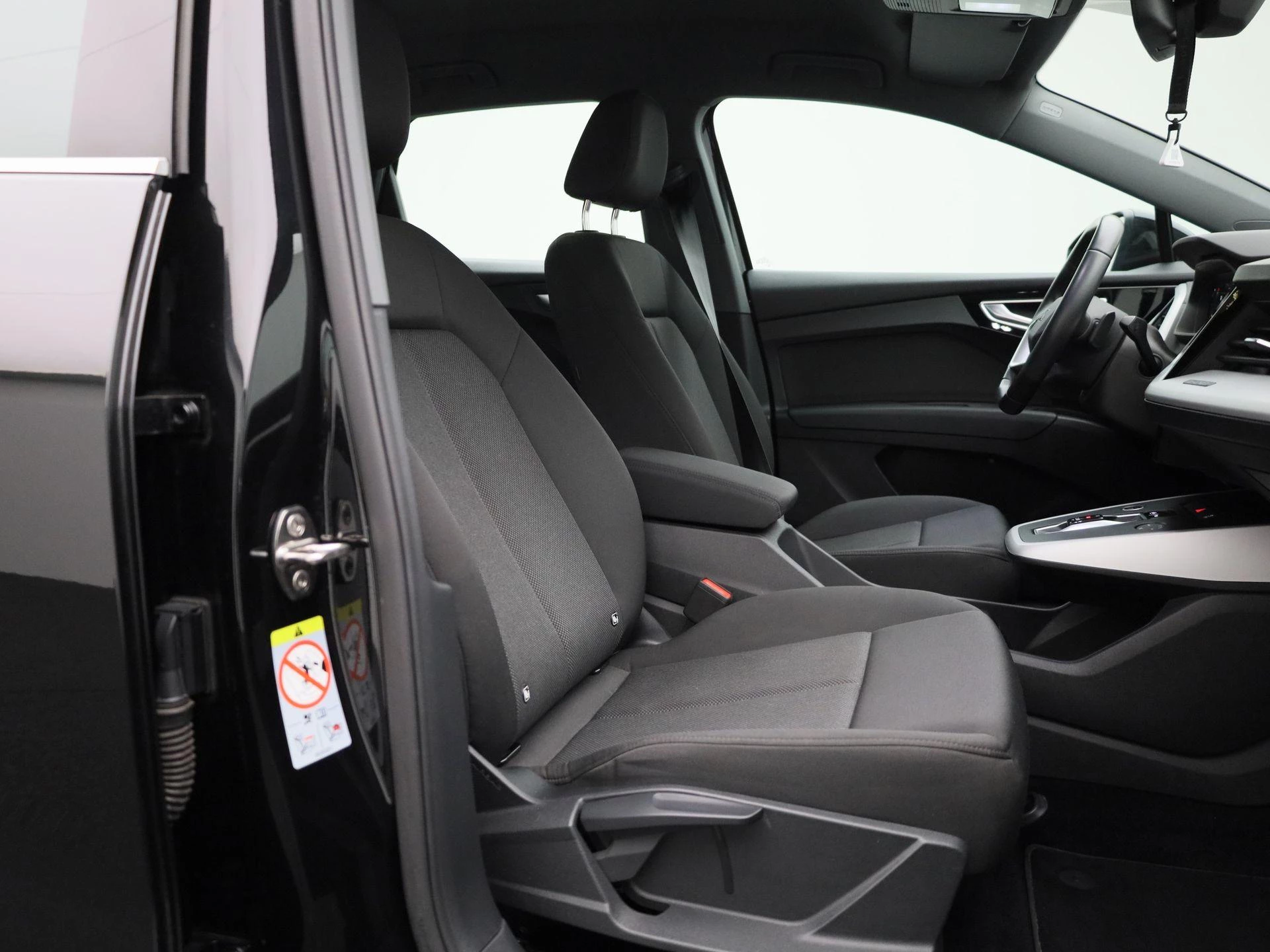 Audi-Q4 e-tron-image-36