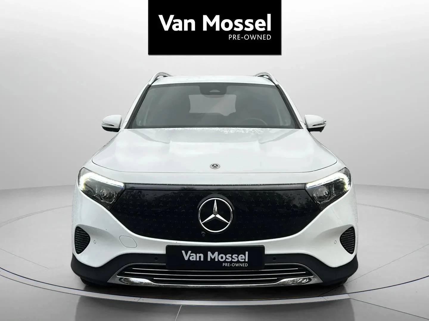 Mercedes-Benz-EQB-image-1