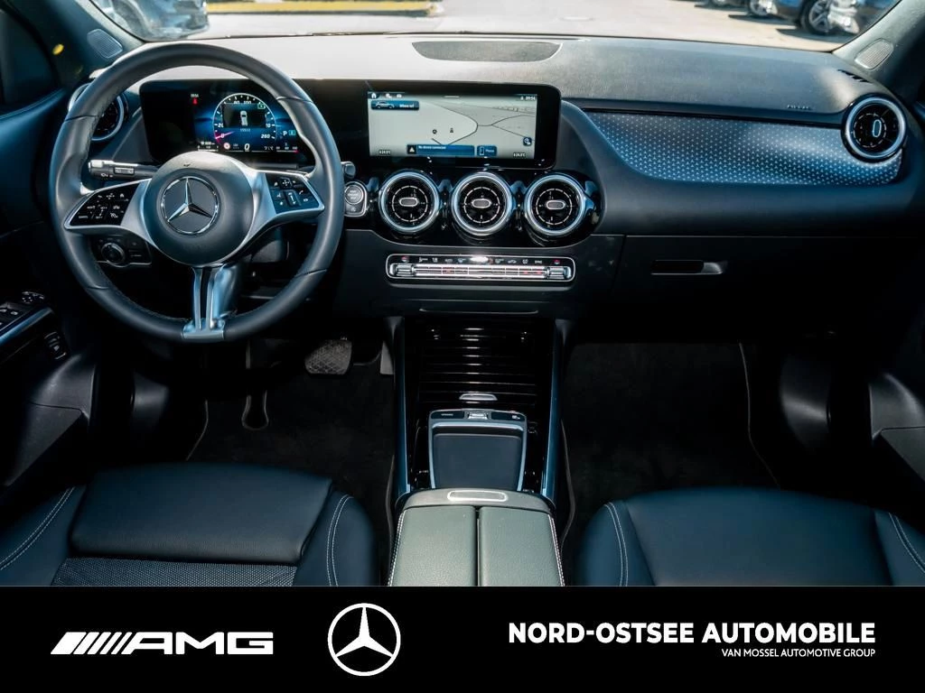 Mercedes-Benz-GLA-image-11