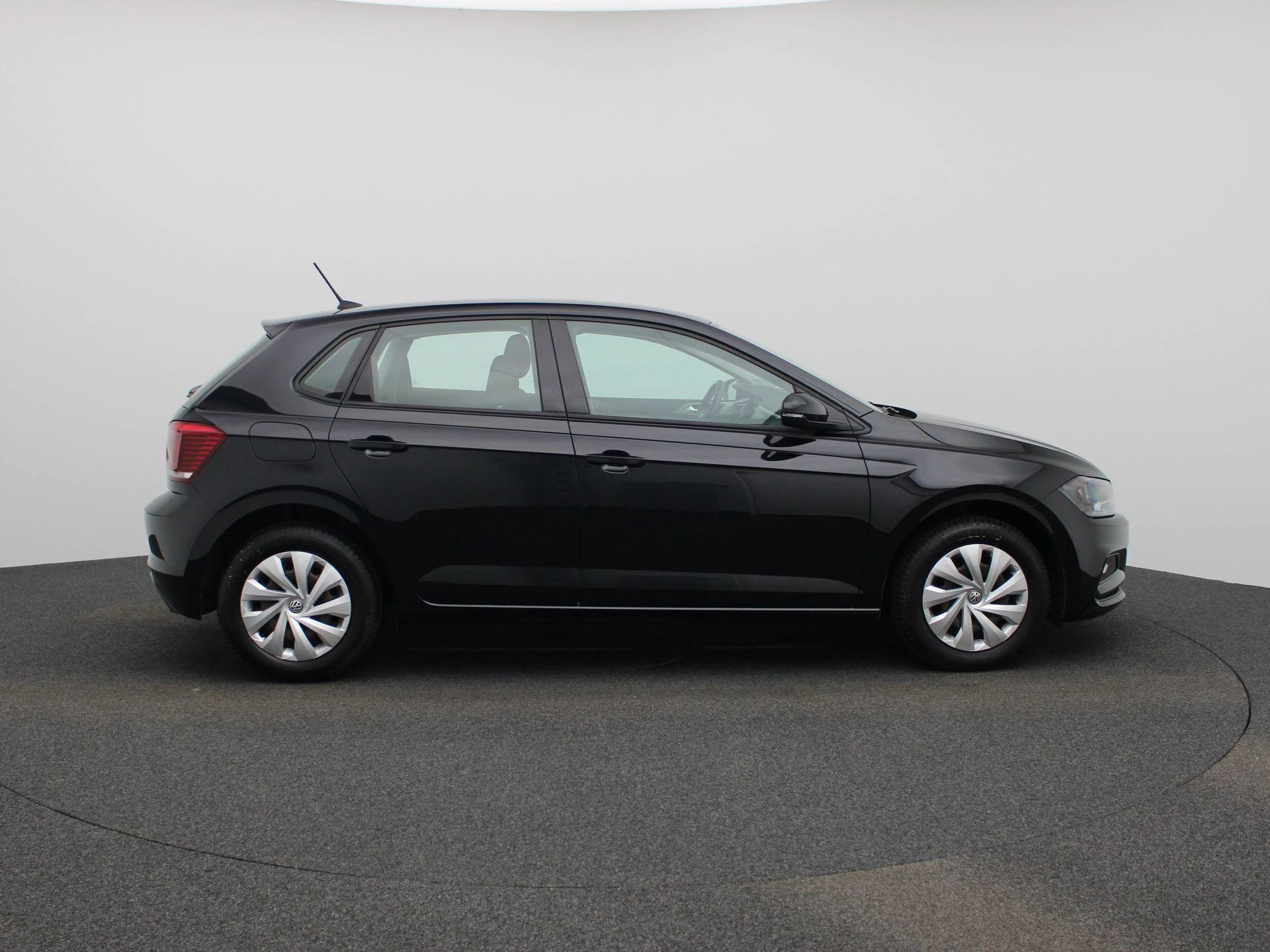 Volkswagen-Polo-image-5