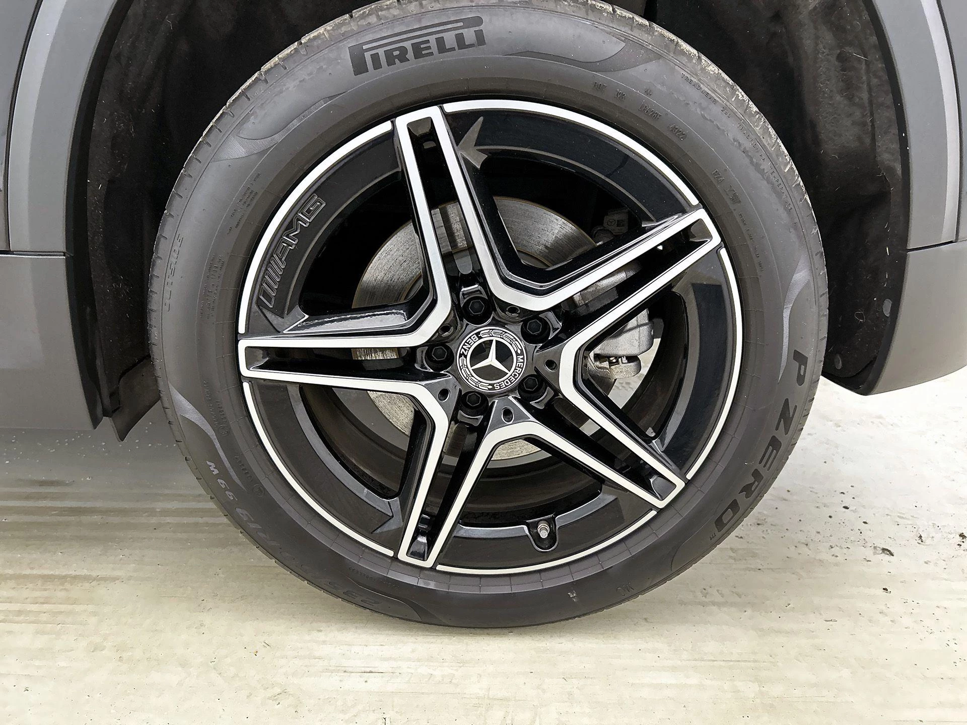 Mercedes-Benz-GLA-image-45