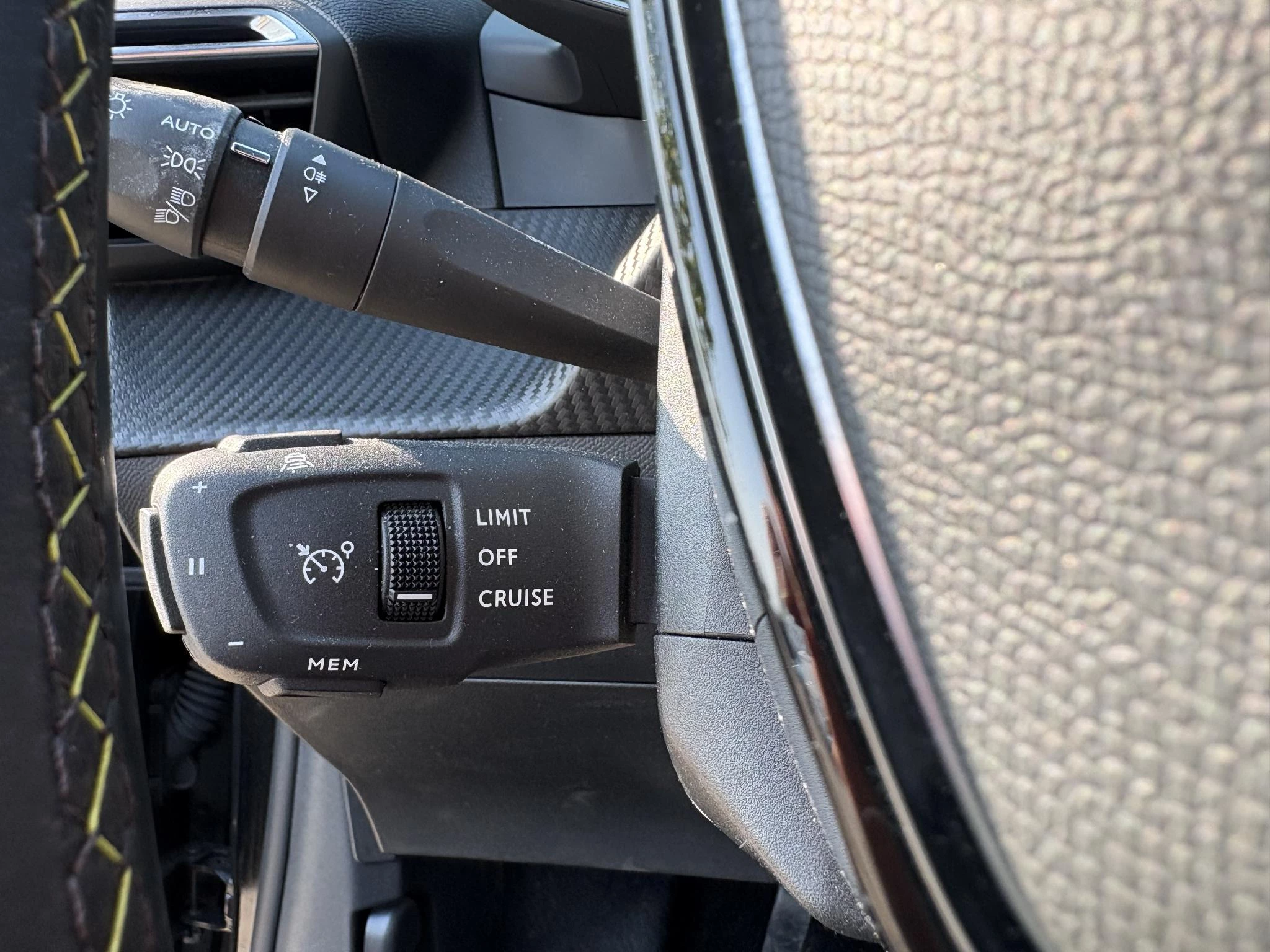 Peugeot-208-image-12