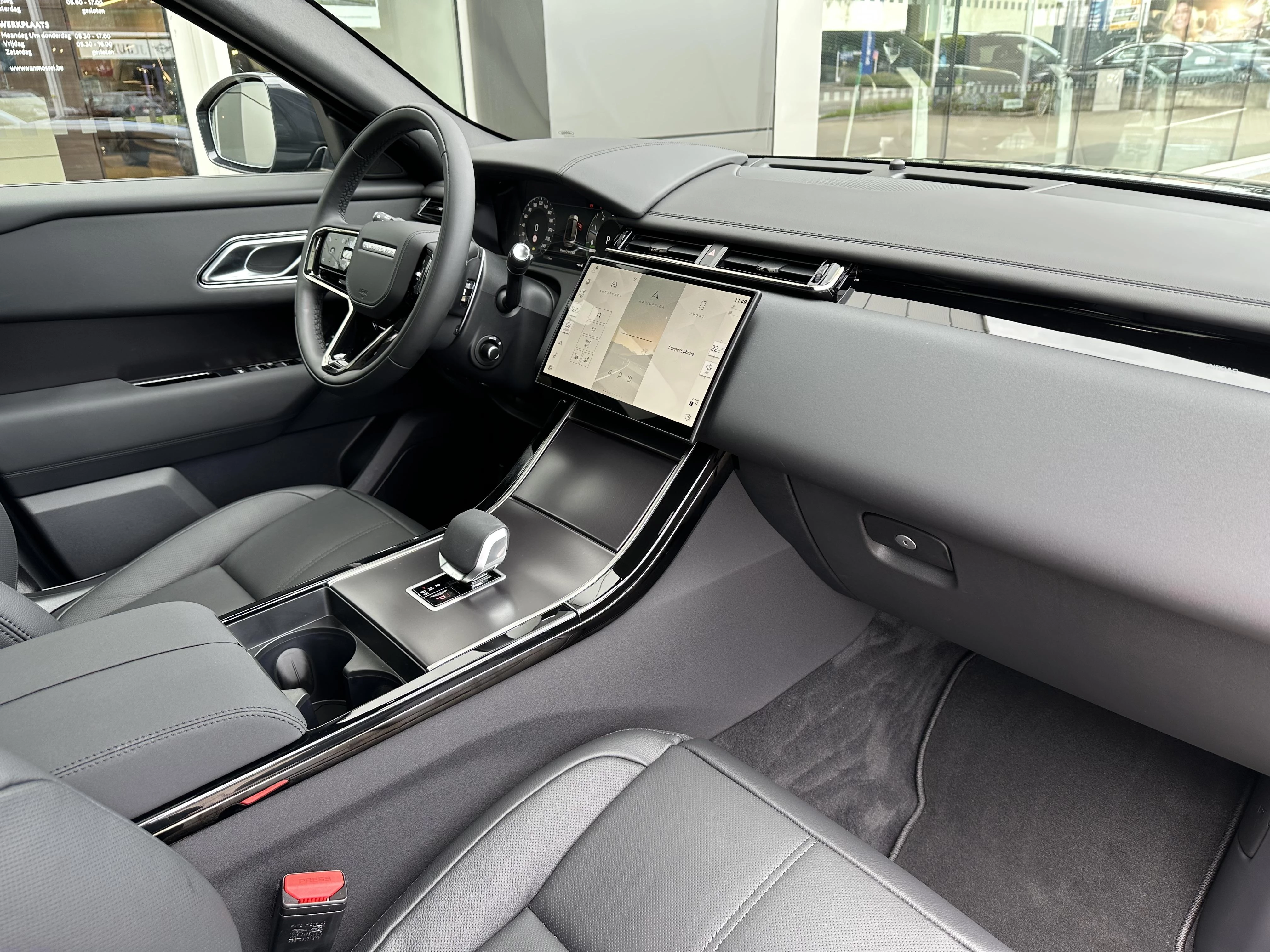 Land Rover-Range Rover Velar-image-8