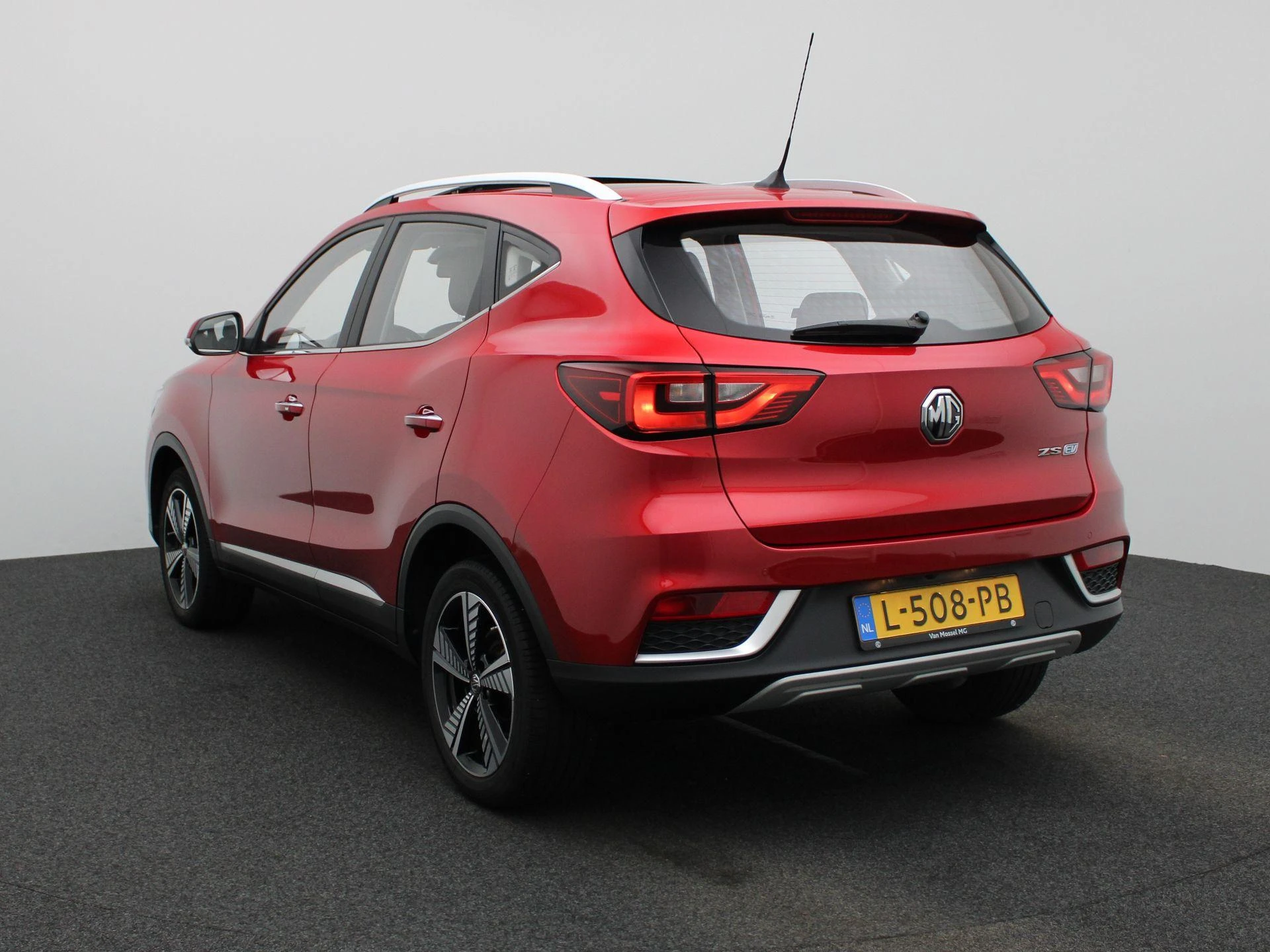 MG-ZS EV-image-1