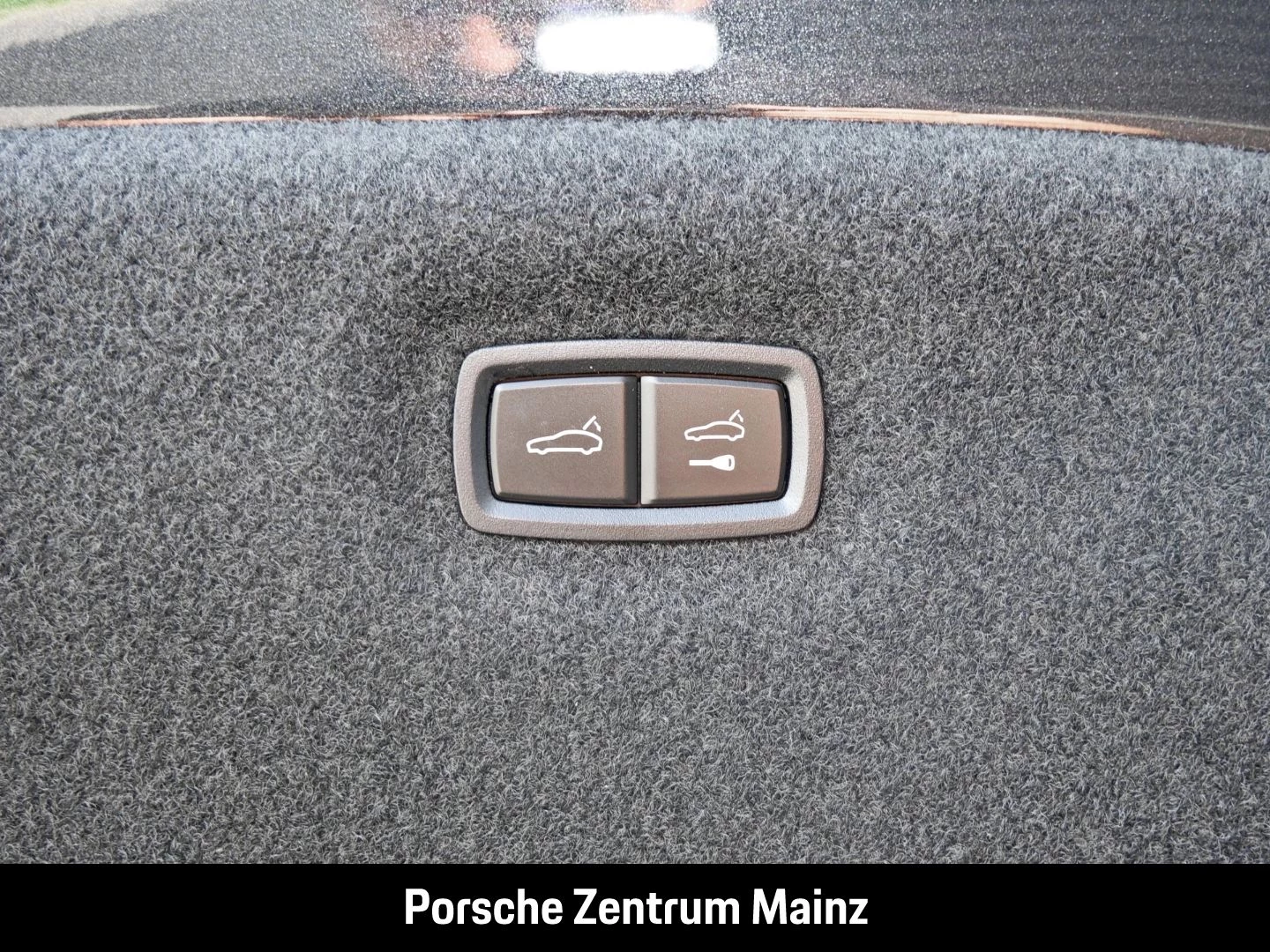 Porsche Taycan Black Edition InnoDrive HA-Lenkung HeadUp black edition